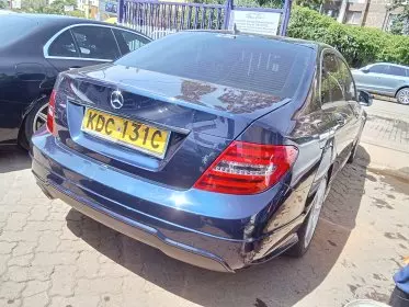 Mercedes-Benz C200