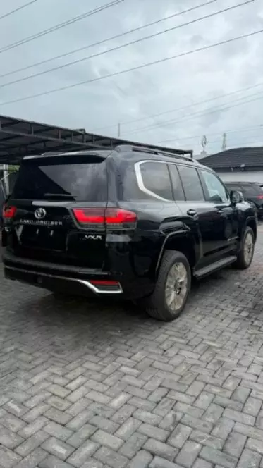 Toyota  Land Cruiser VXR V8