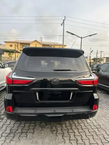 Lexus LX 570