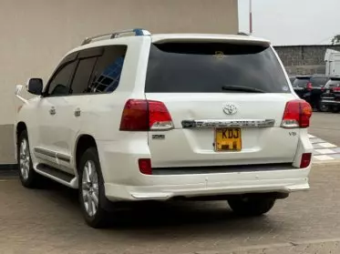 Toyota Land Cruiser V8
