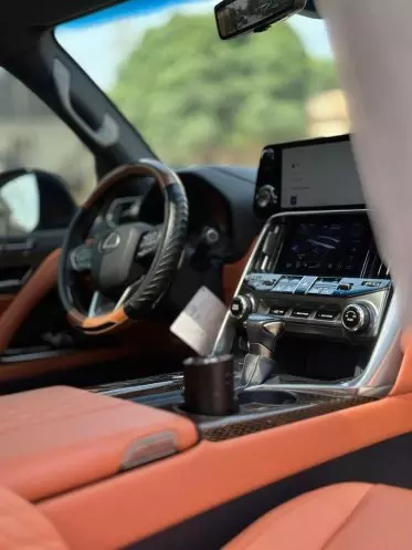 Lexus LX 600