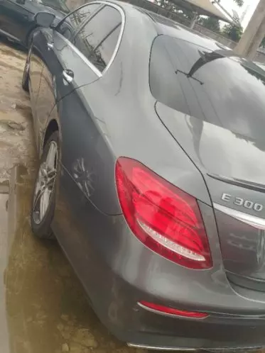 Mercedes-Benz E 300