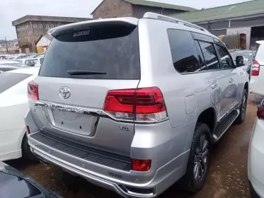 Toyota Landcruiser  V8