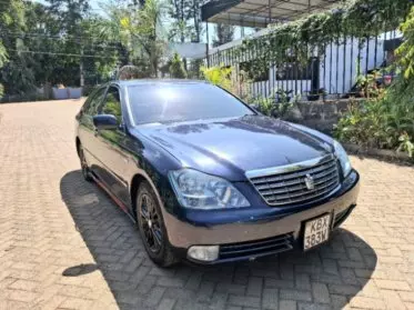 Toyota Crown Royal saloon 