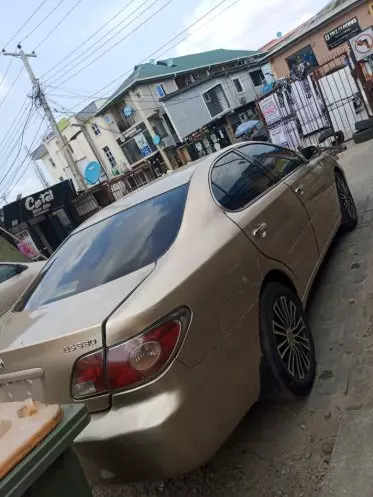 Lexus ES