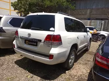 Toyota Landcruiser  V8