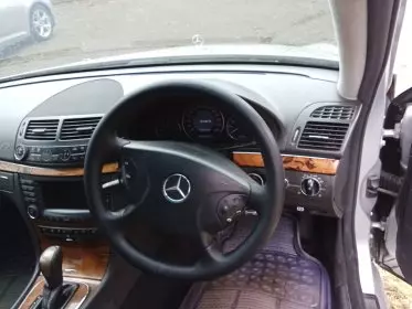 Mercedes-Benz E200