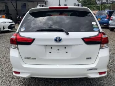 Toyota Fielder hybrid 