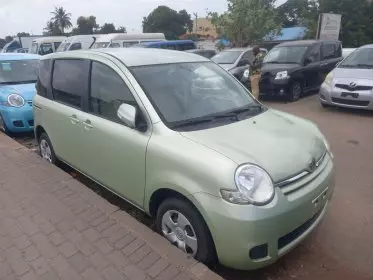 Toyota Sienta