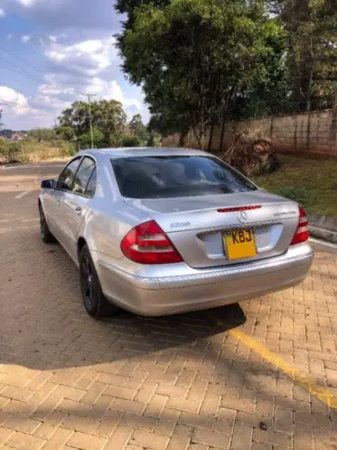 Mercedes-Benz E 200