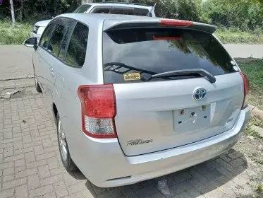 Toyota Fielder hybrid 