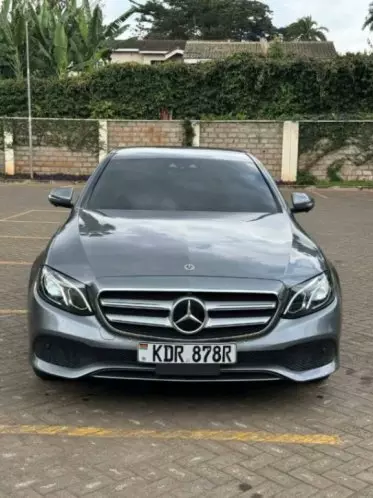 Mercedes-Benz E 200