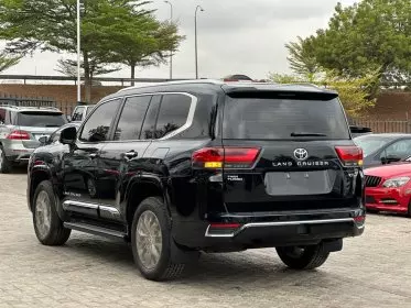 Toyota  Land Cruiser VXR V8