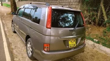 Toyota Isis 