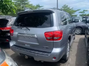 Toyota Sequoia