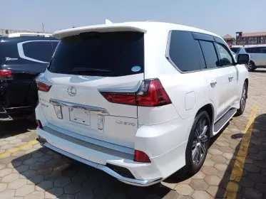 Lexus 570