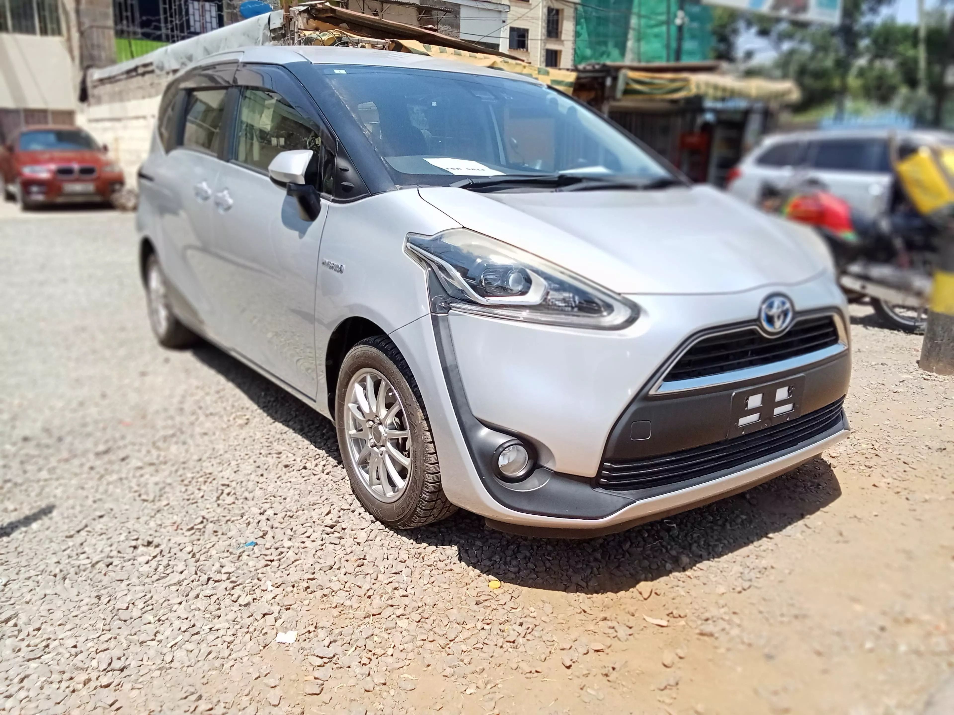 Toyota Sienta Hybrid  - 2016