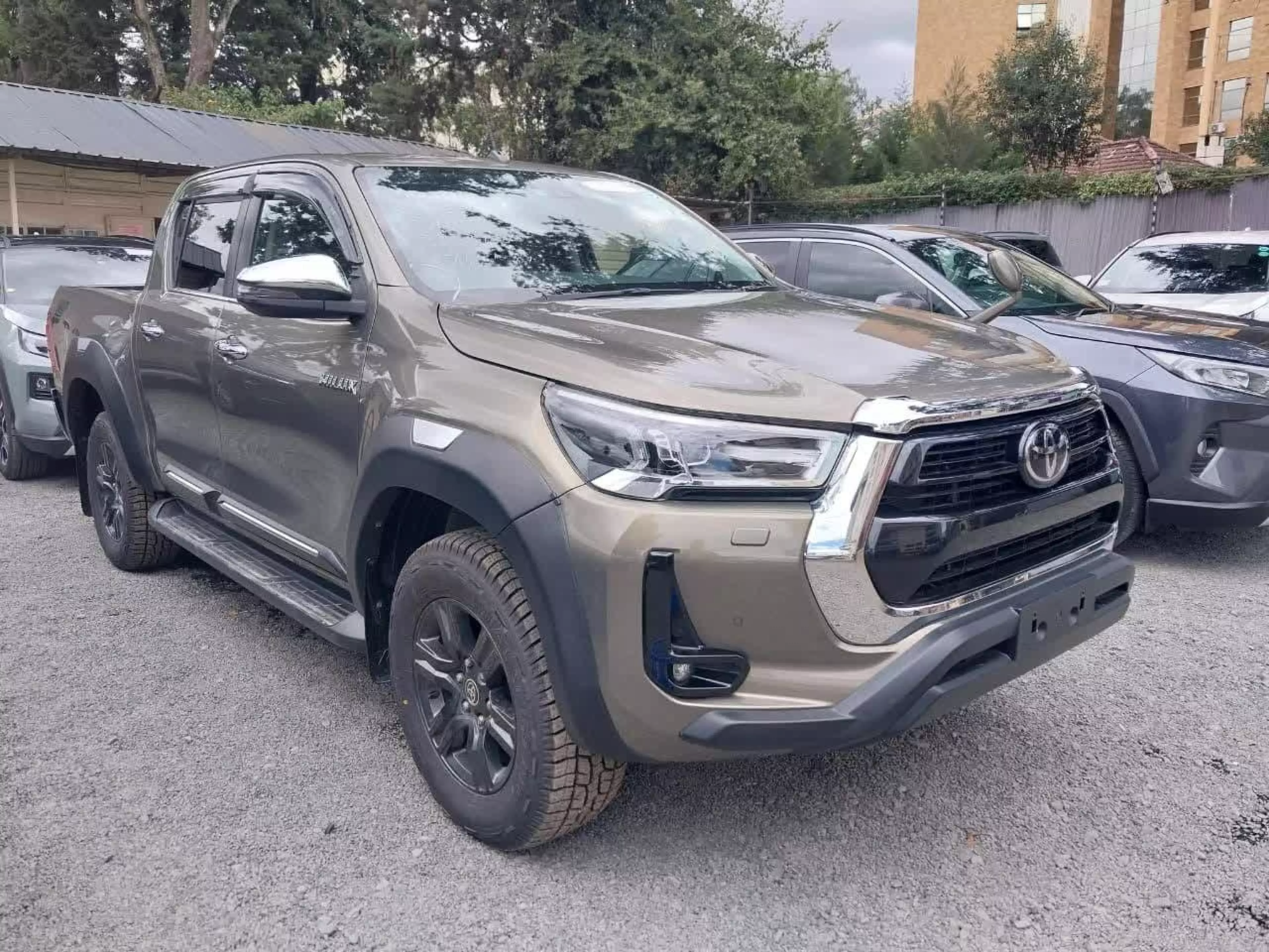 Toyota Hilux   - 2021