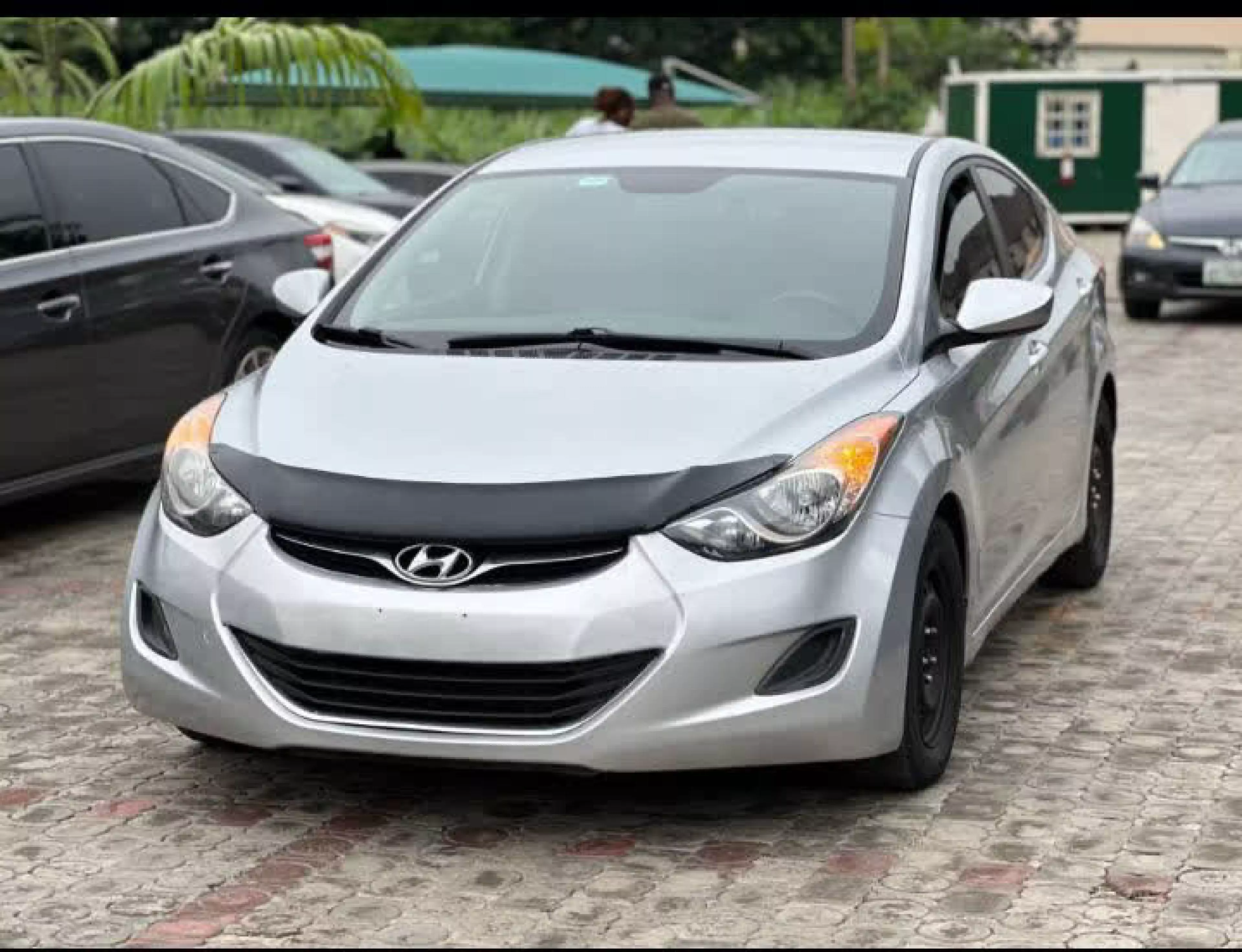 Hyundai Elantra - 2011