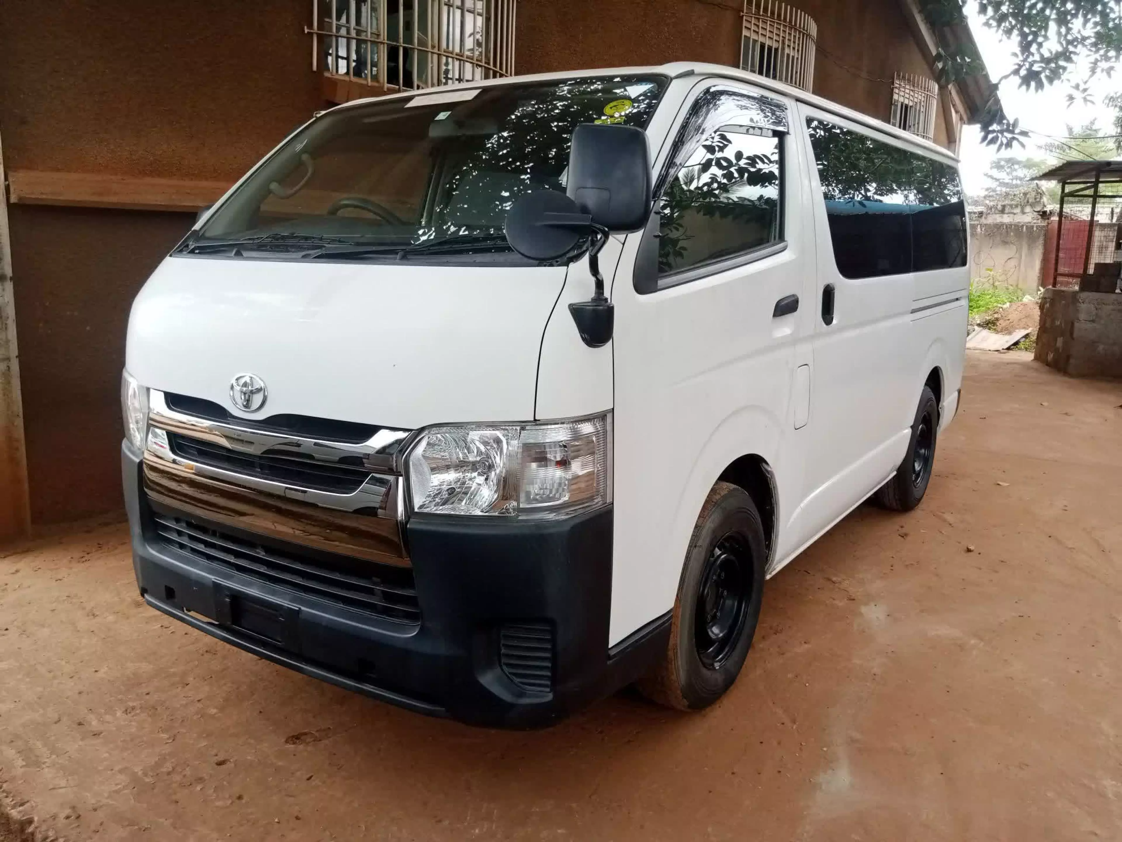 Toyota Hiace  - 2011