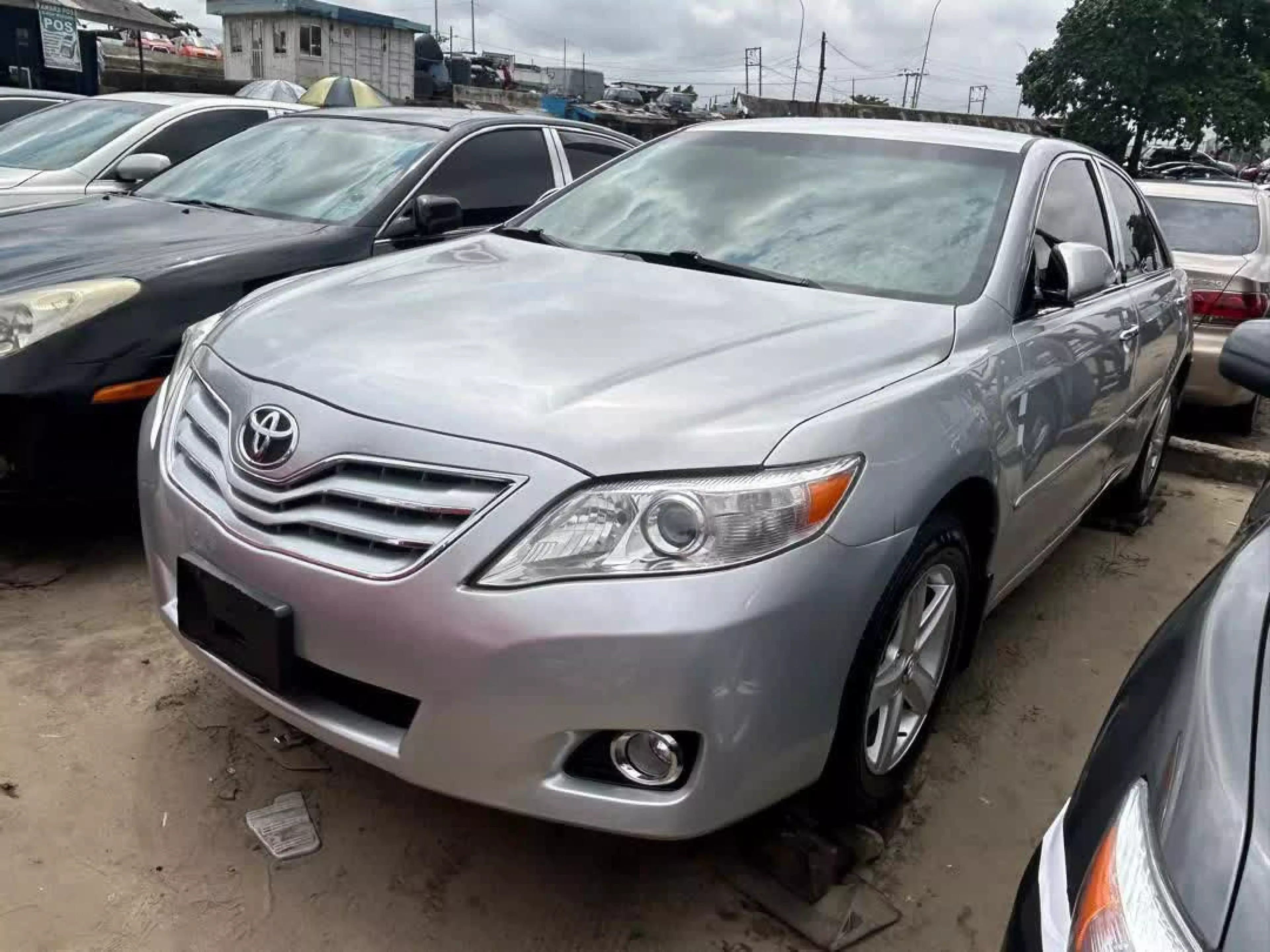 Toyota Camry  - 2010