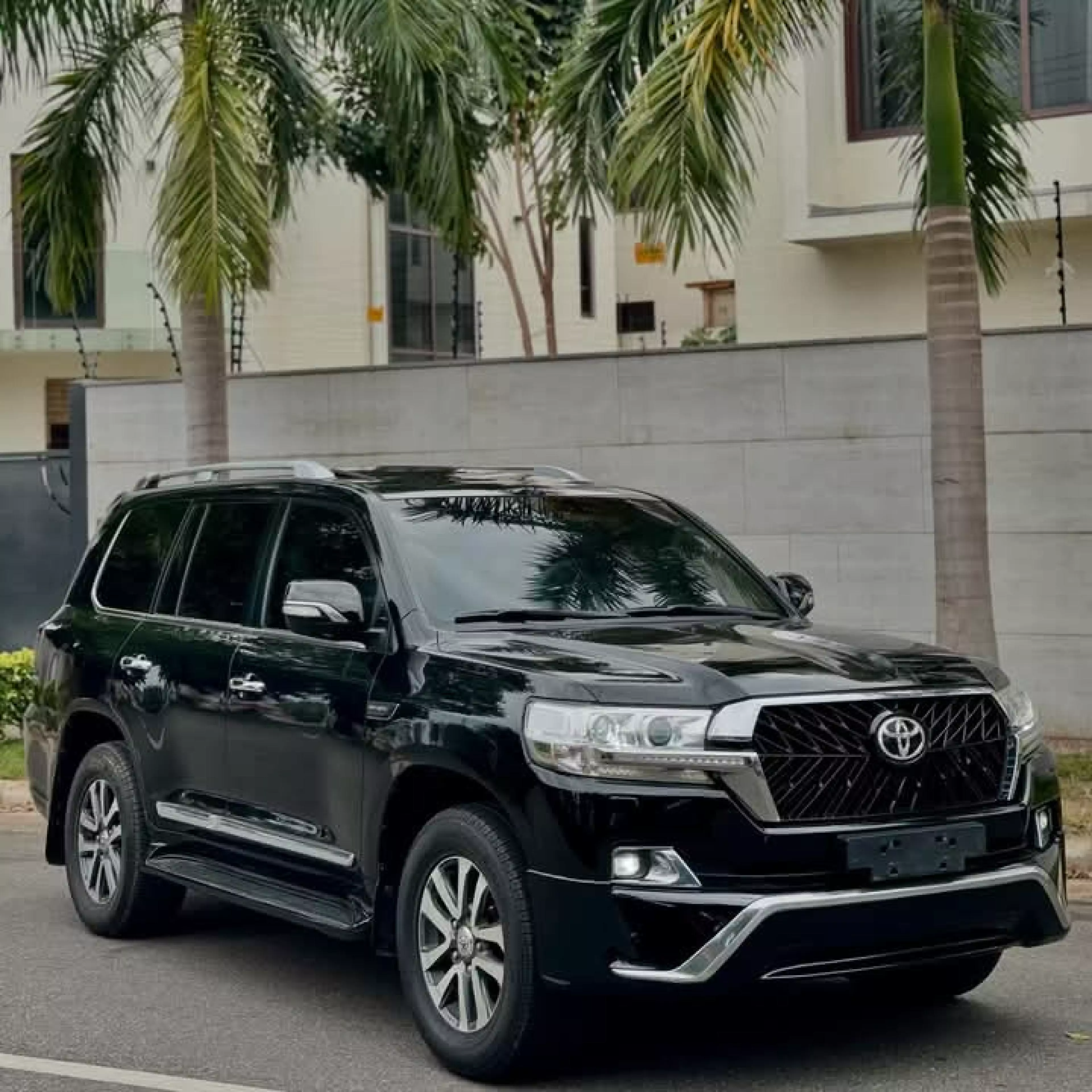 Toyota Land Cruiser GXR - 2016