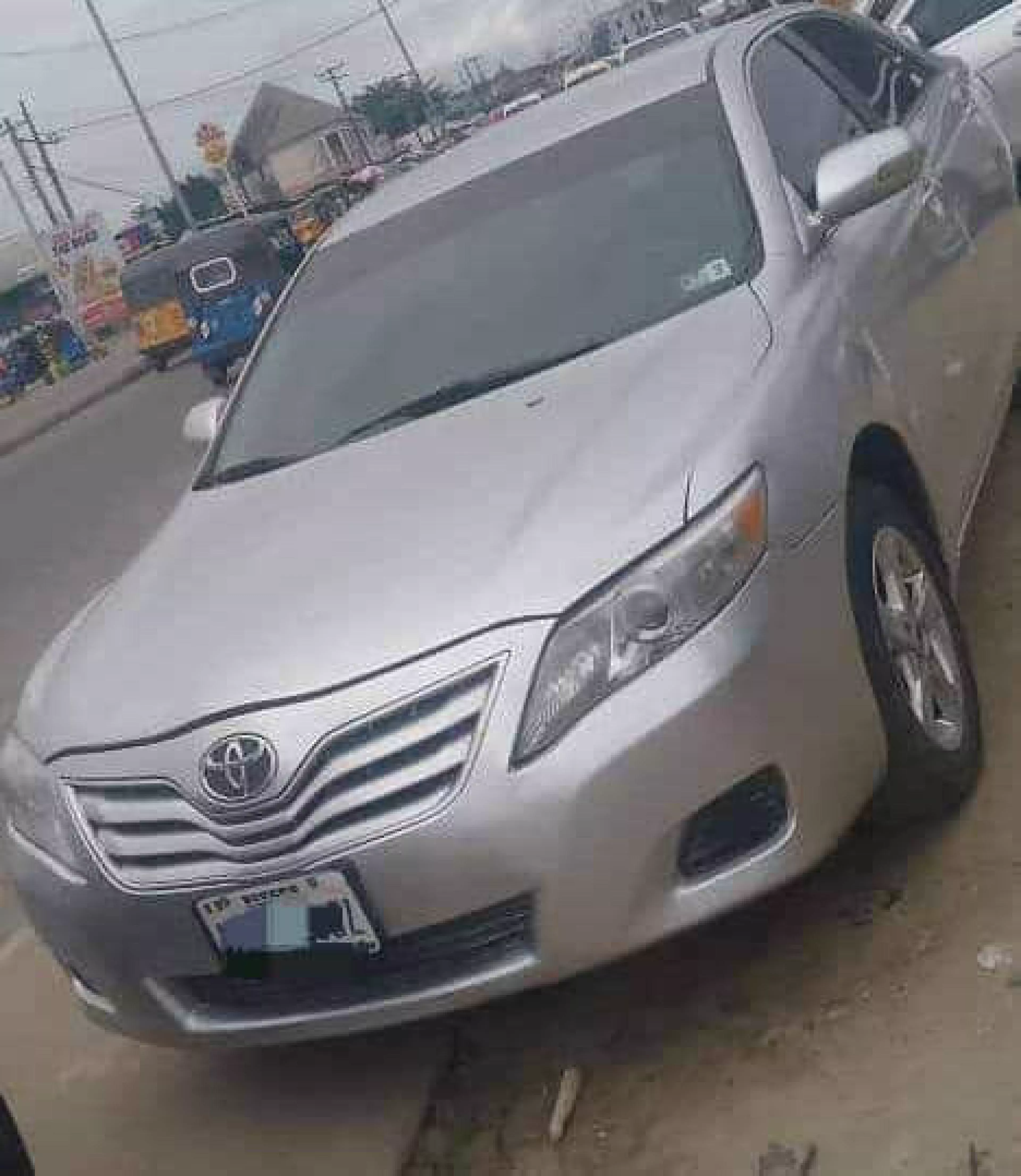 Toyota Camry  - 2010