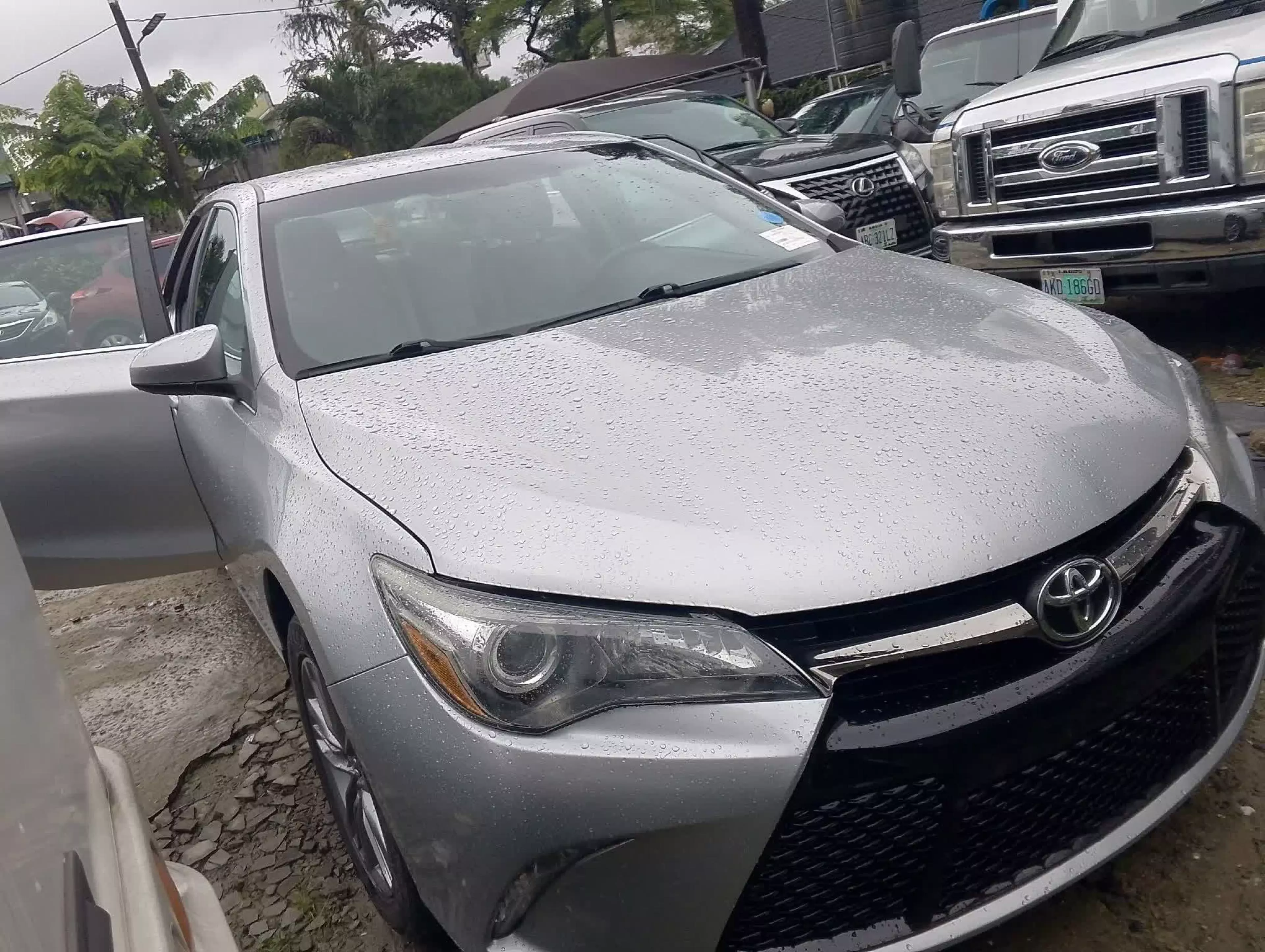 Toyota Camry - 2016