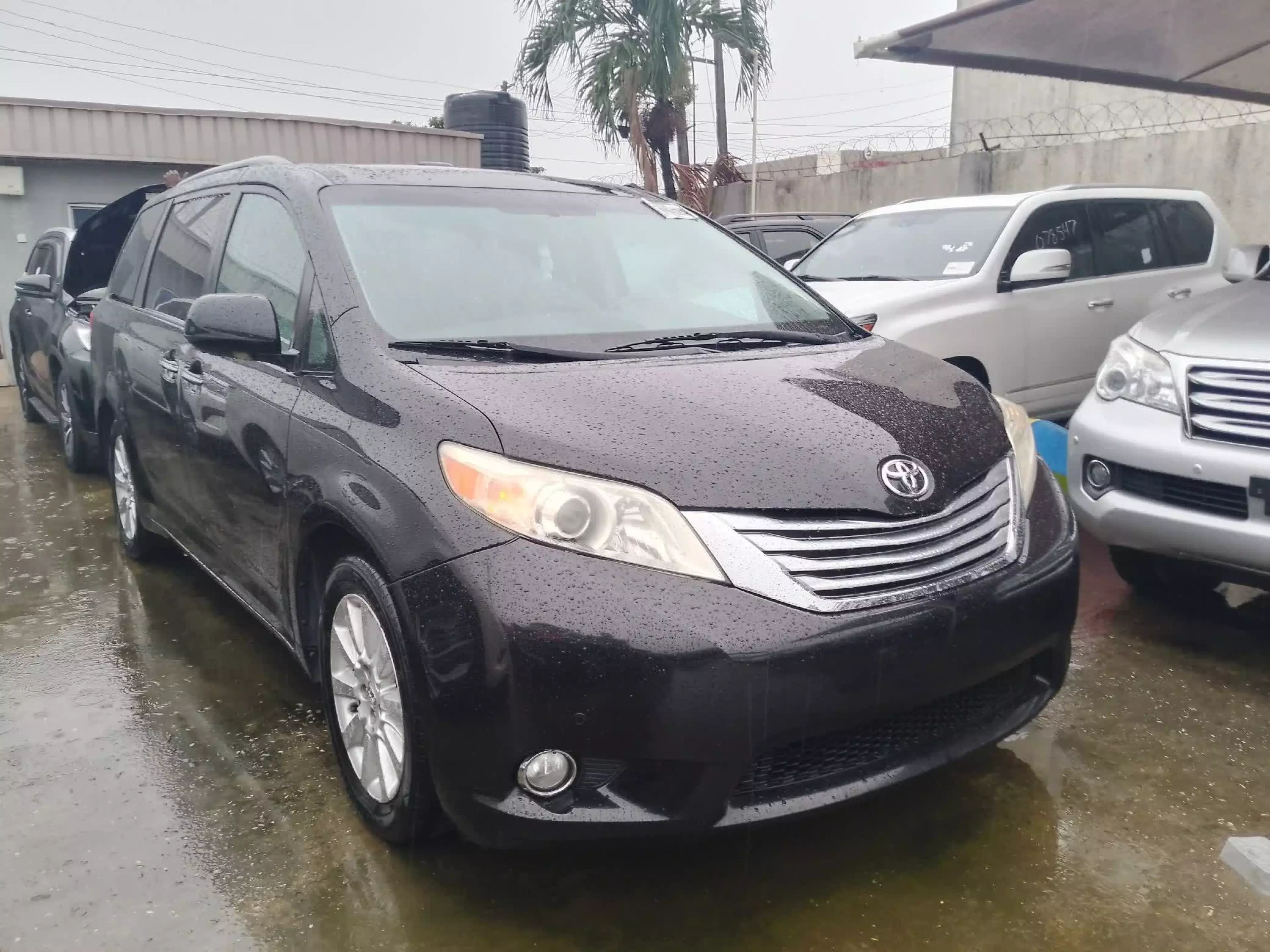 Toyota Sienna - 2011