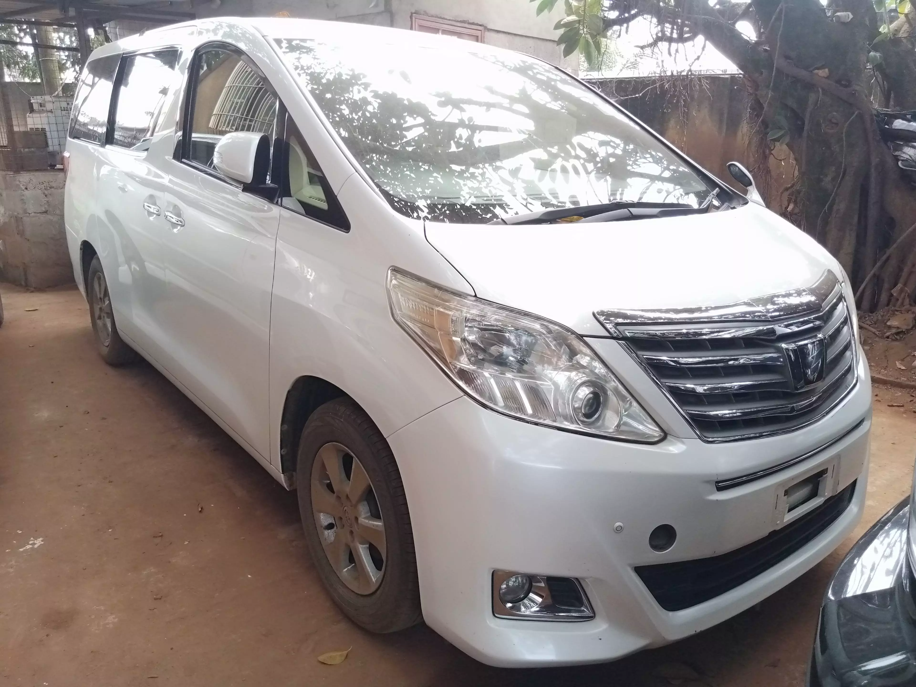 Toyota Alphard  - 2011