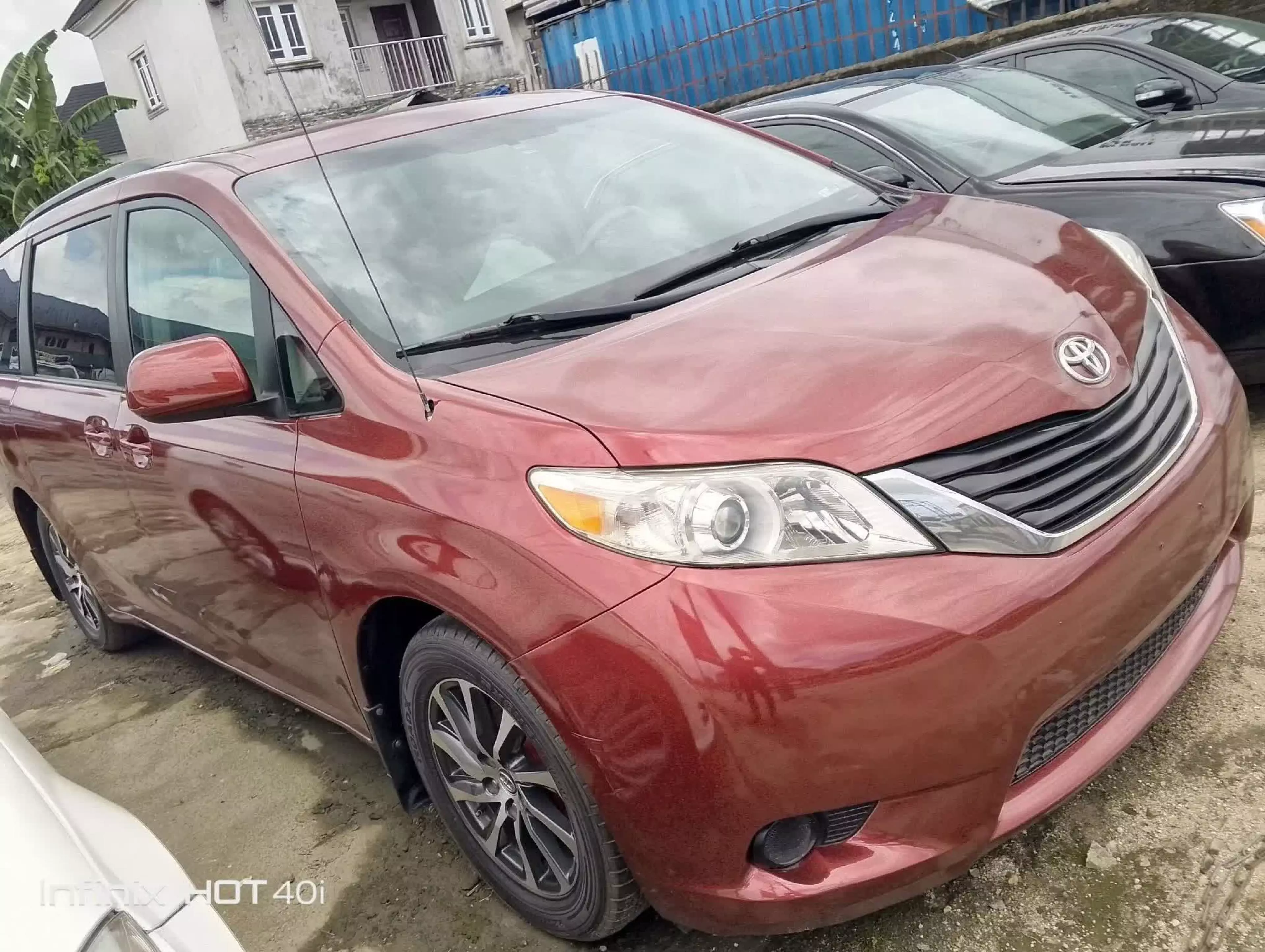 Toyota Sienna  - 2012