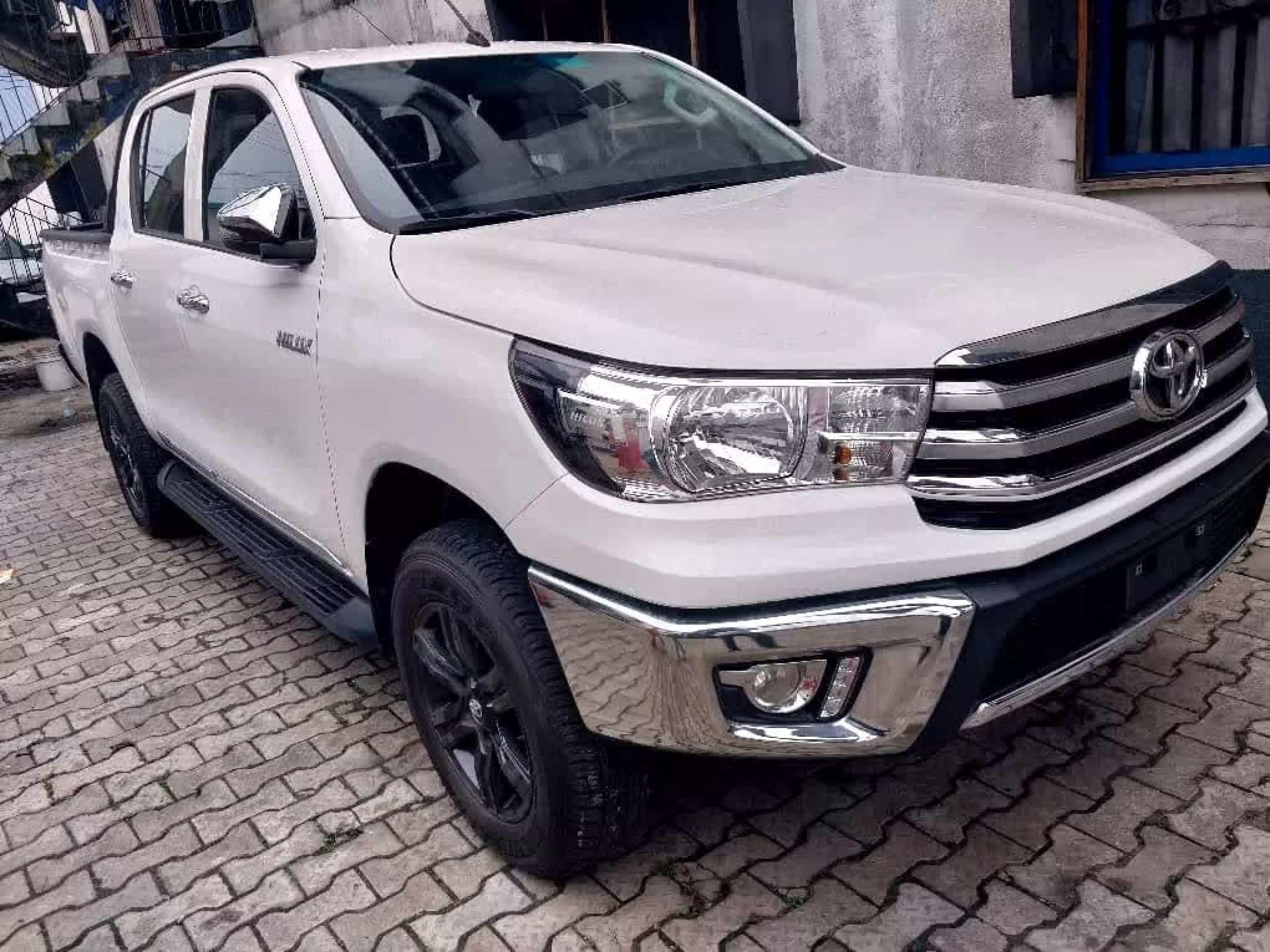 Toyota Hilux  - 2023