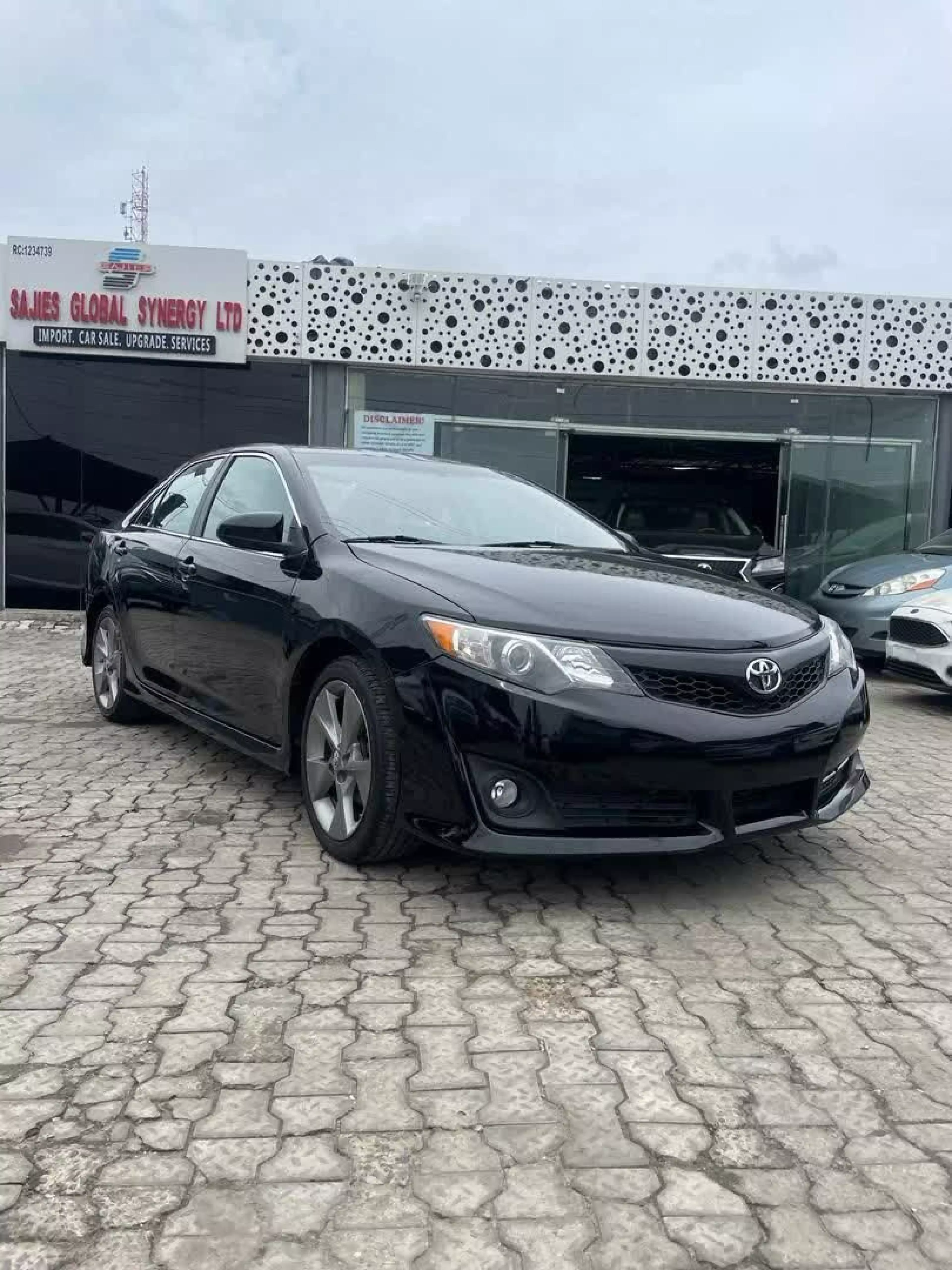 Toyota Camry  - 2013