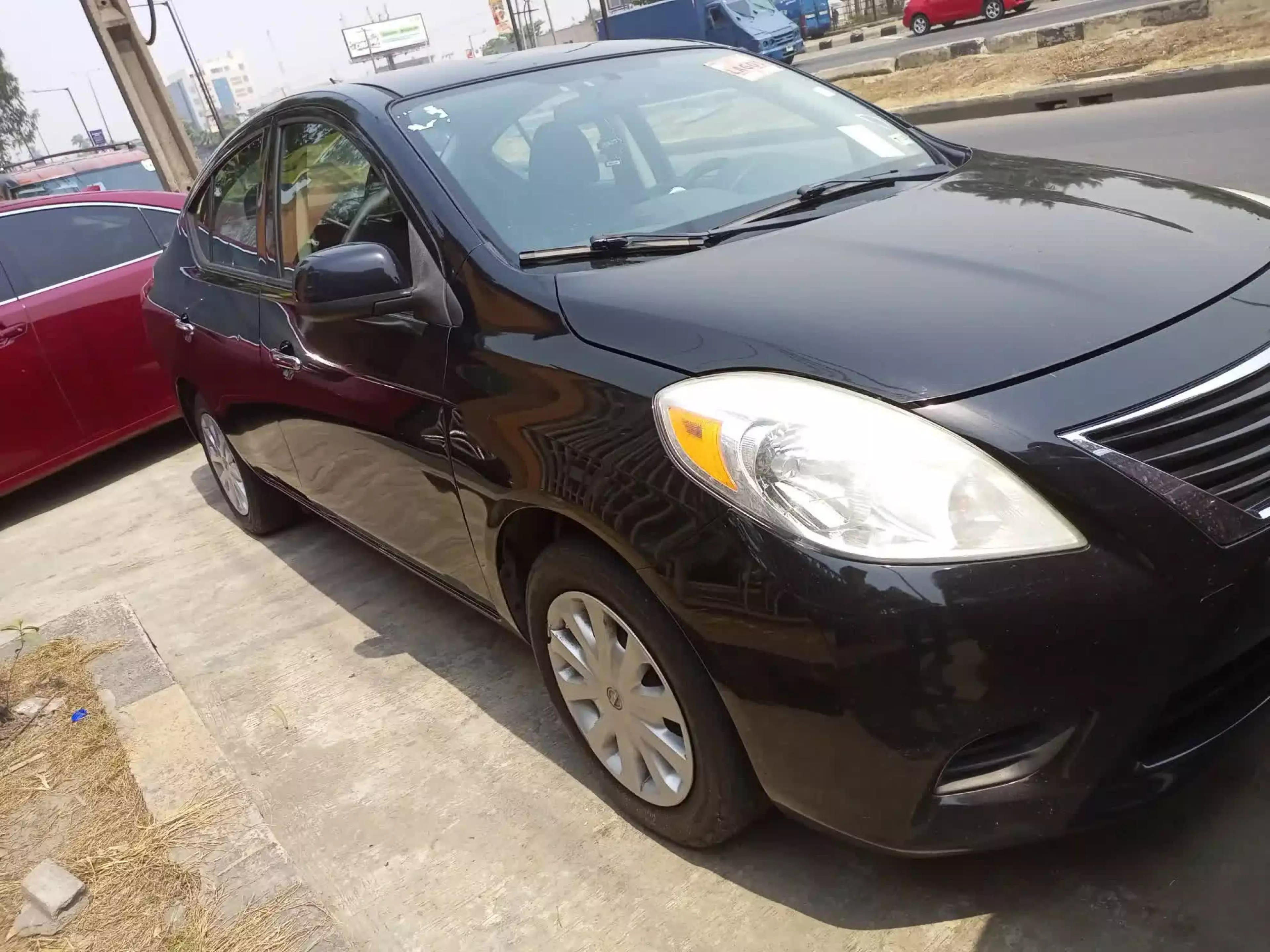 Nissan Versa  - 2014