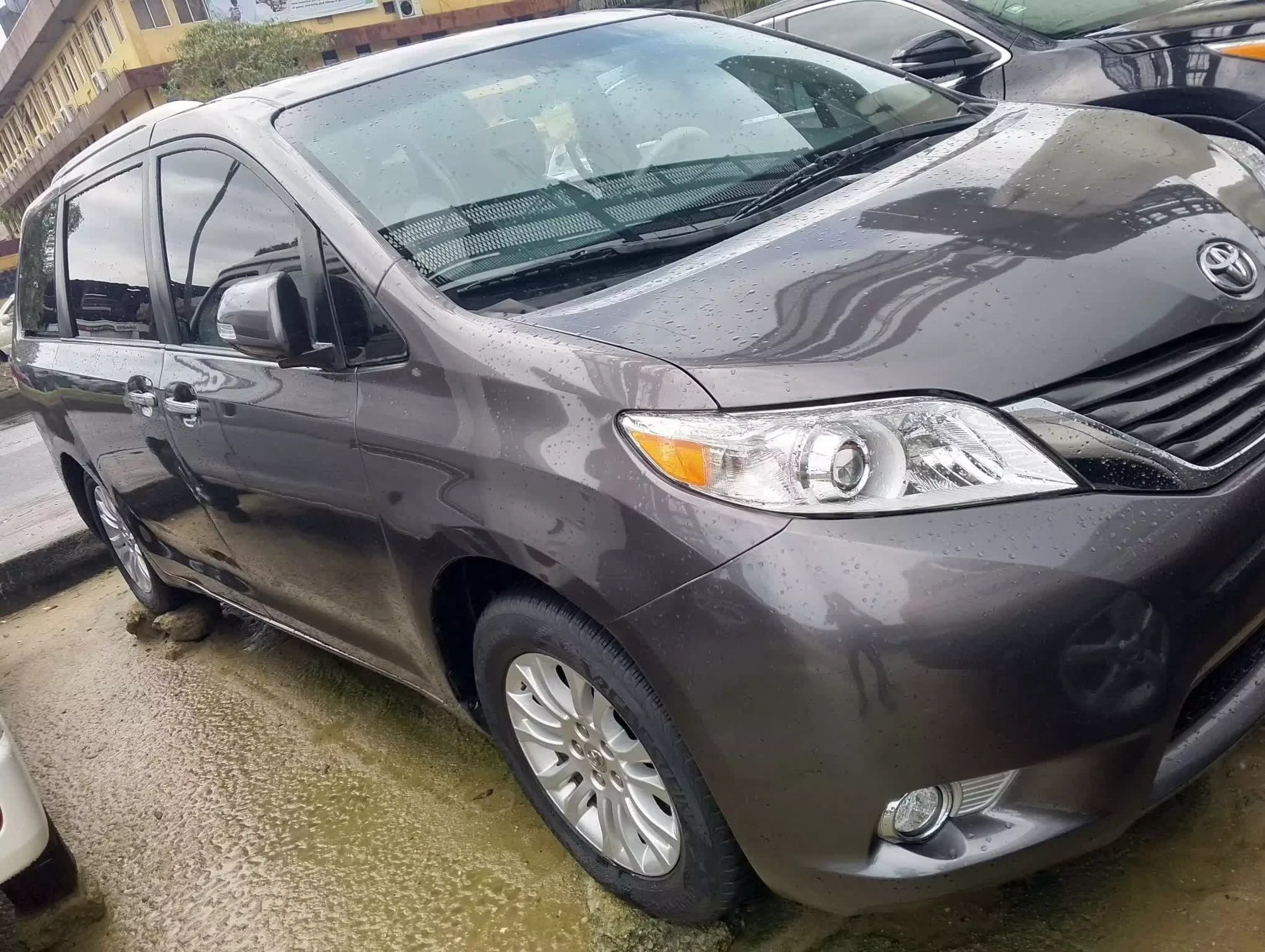 Toyota Sienna - 2013