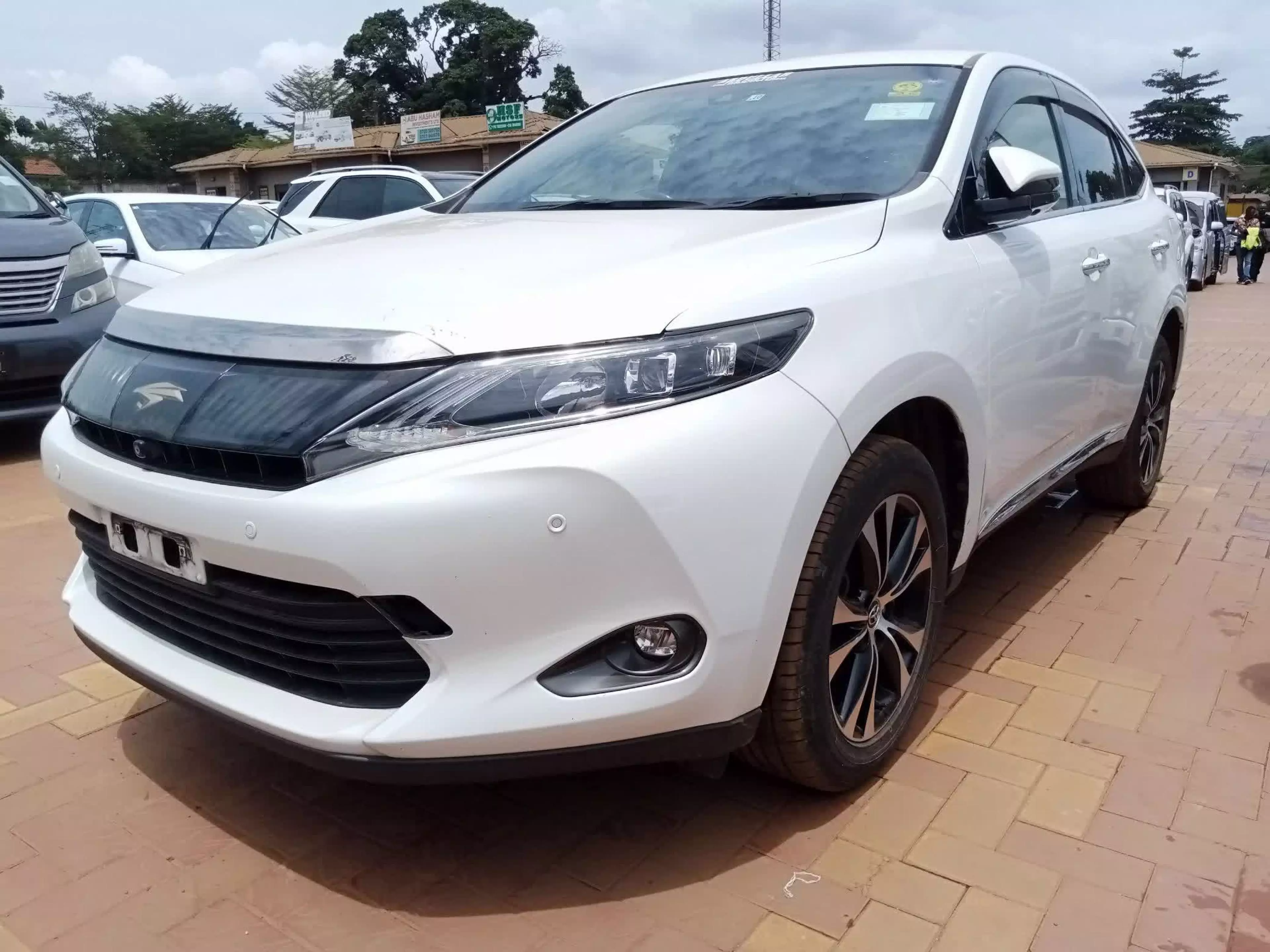 Toyota Harrier  - 2016