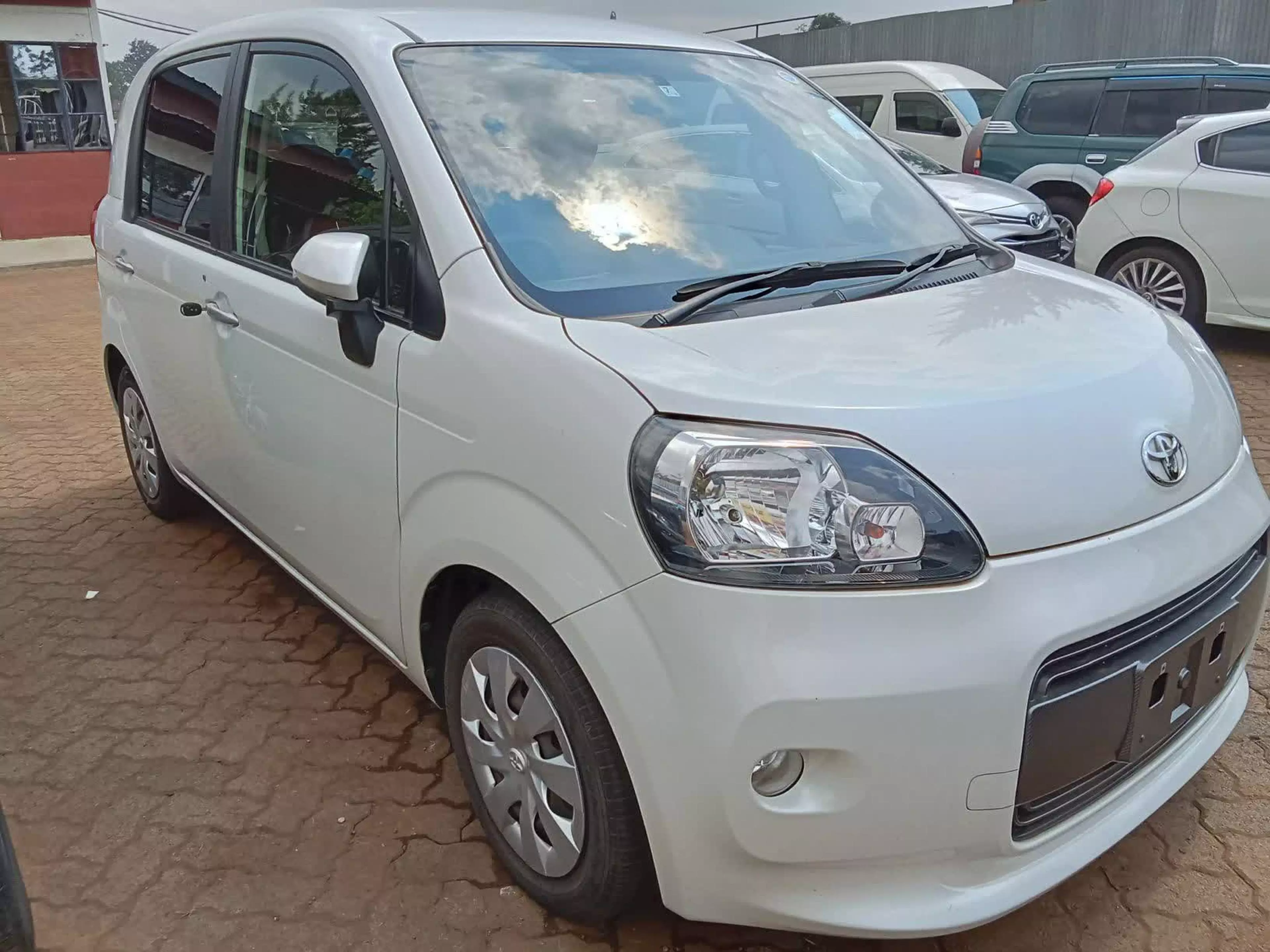 Toyota Porte  - 2016