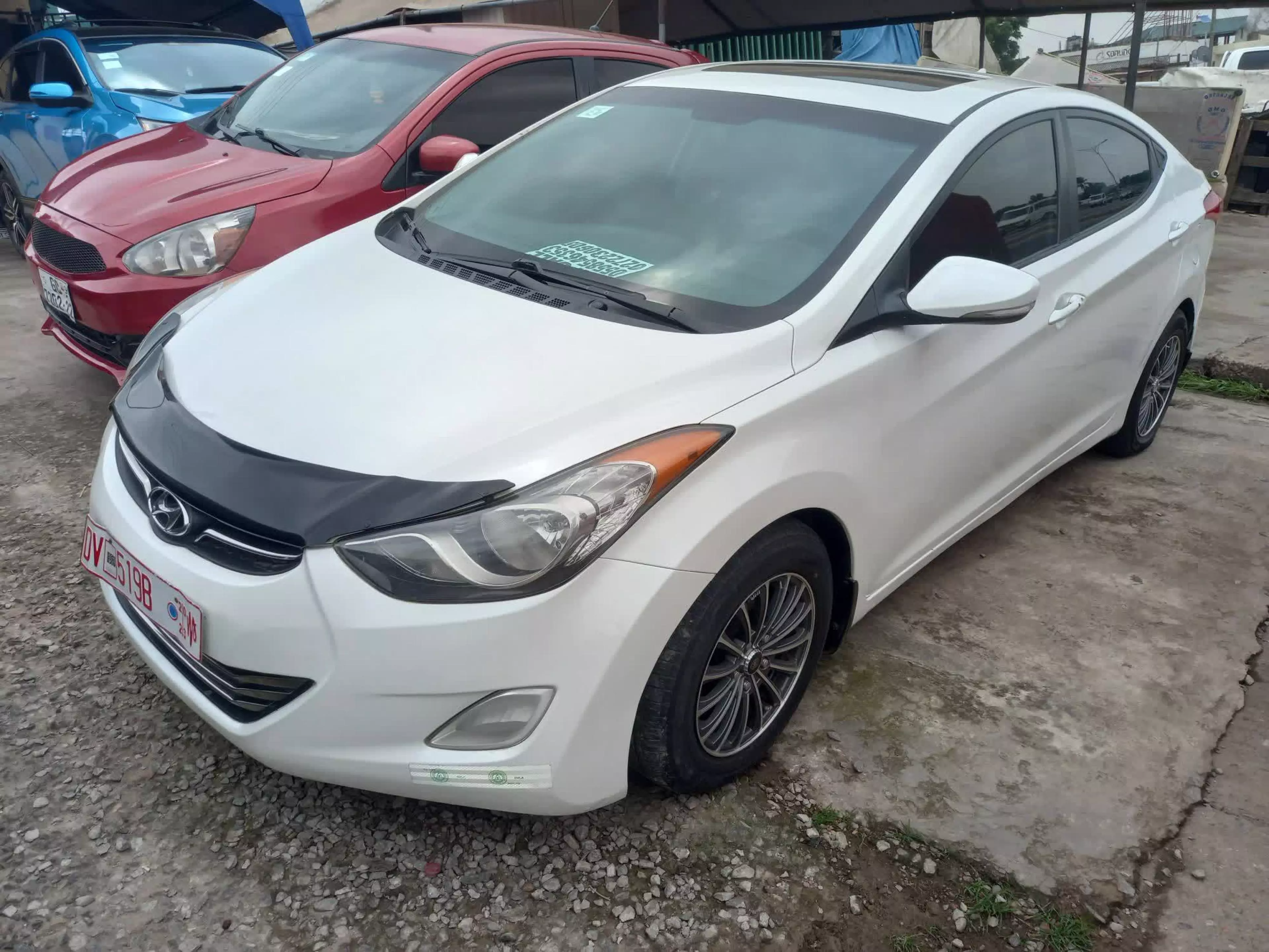 Hyundai Elantra - 2012