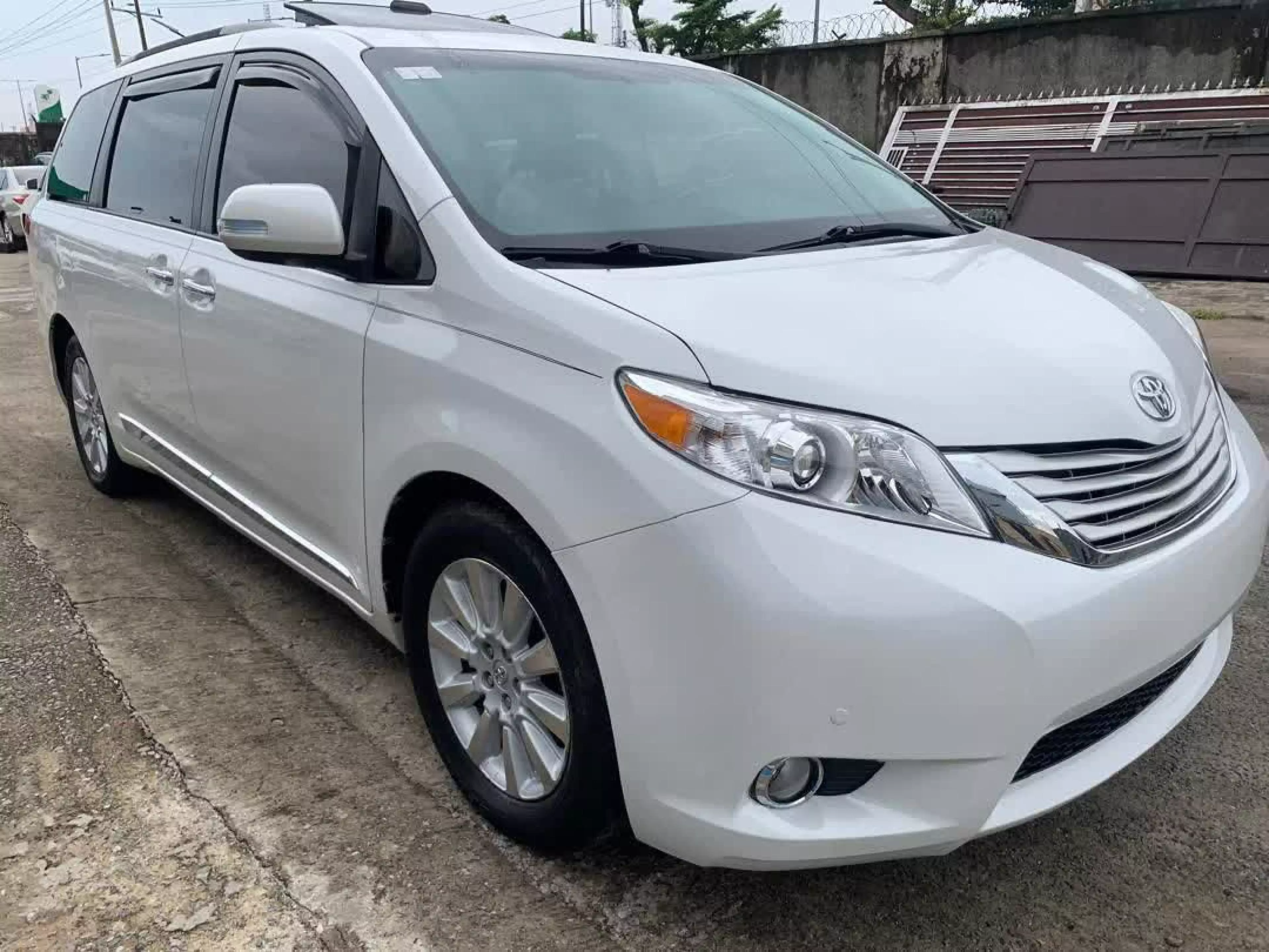 Toyota Sienna - 2013