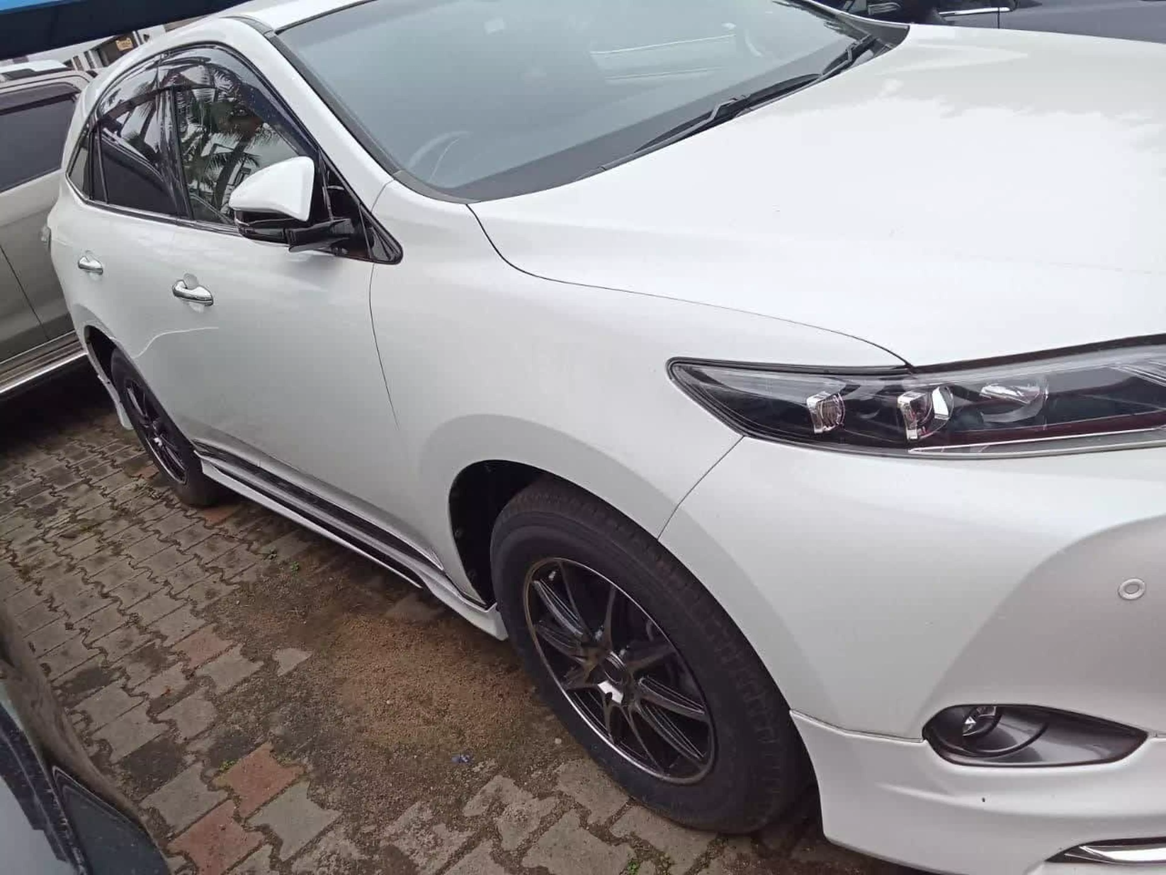 Toyota Harrier - 2016