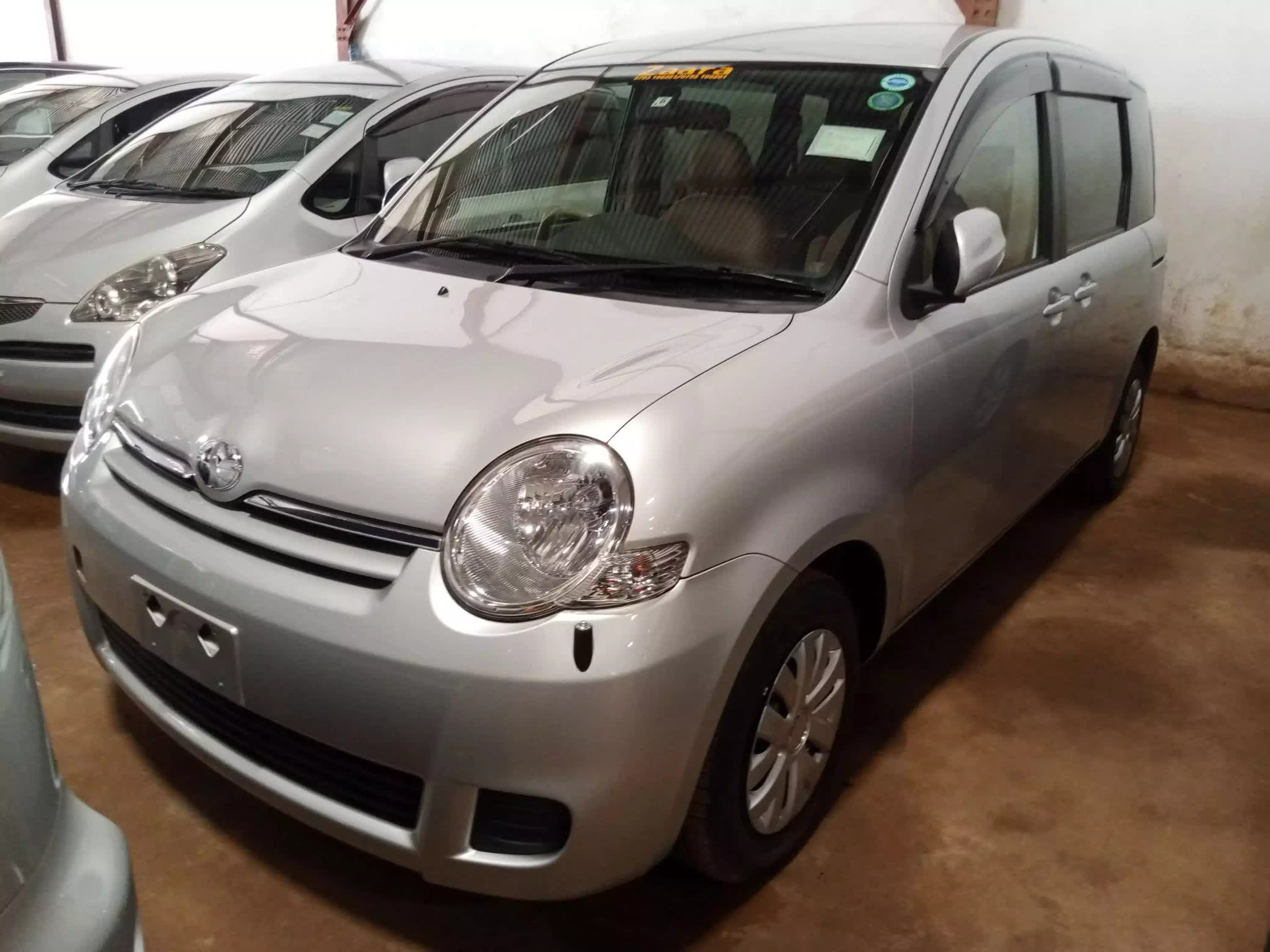 Toyota Sienta  - 2011