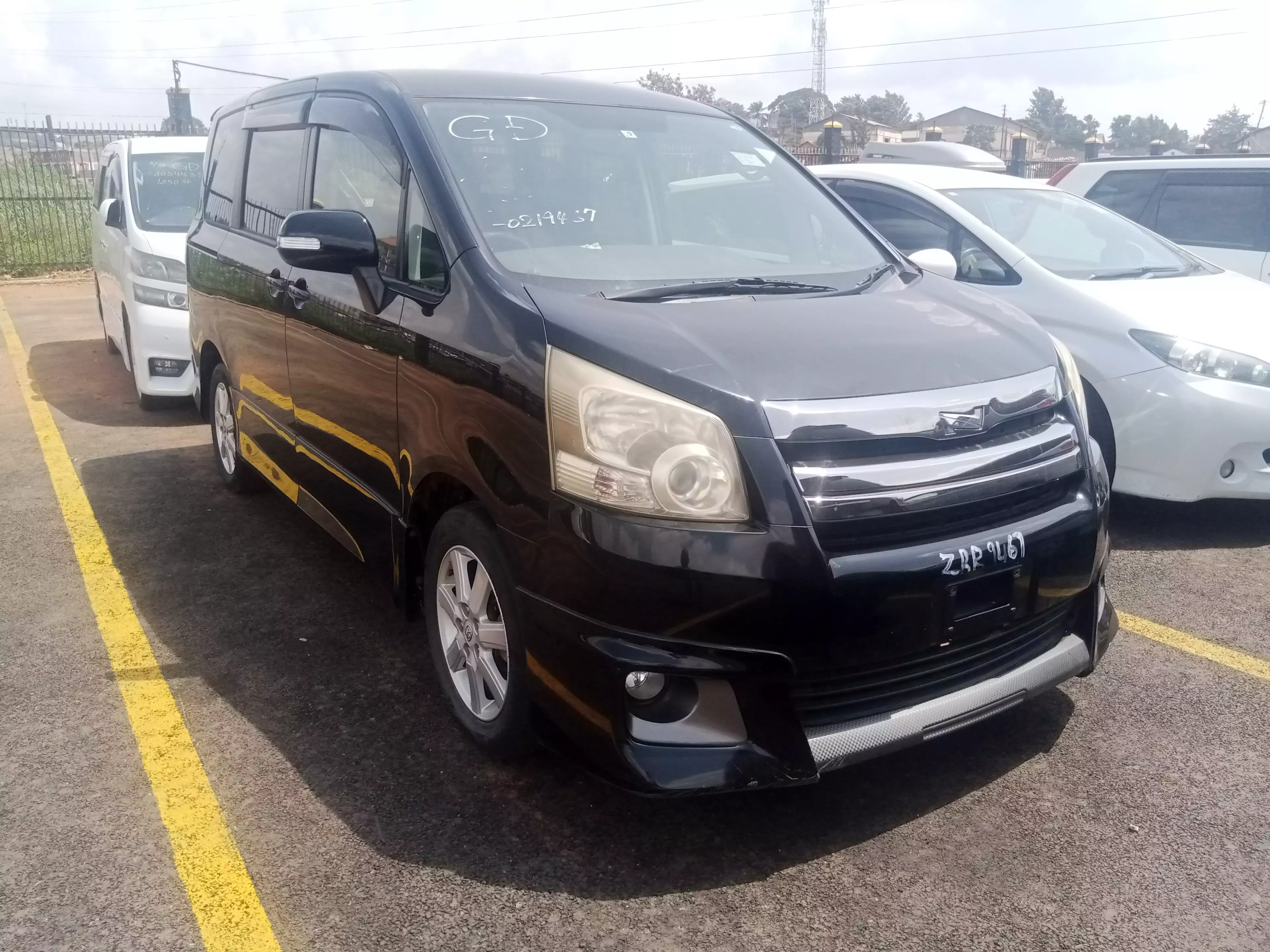 Toyota Noah  - 2009