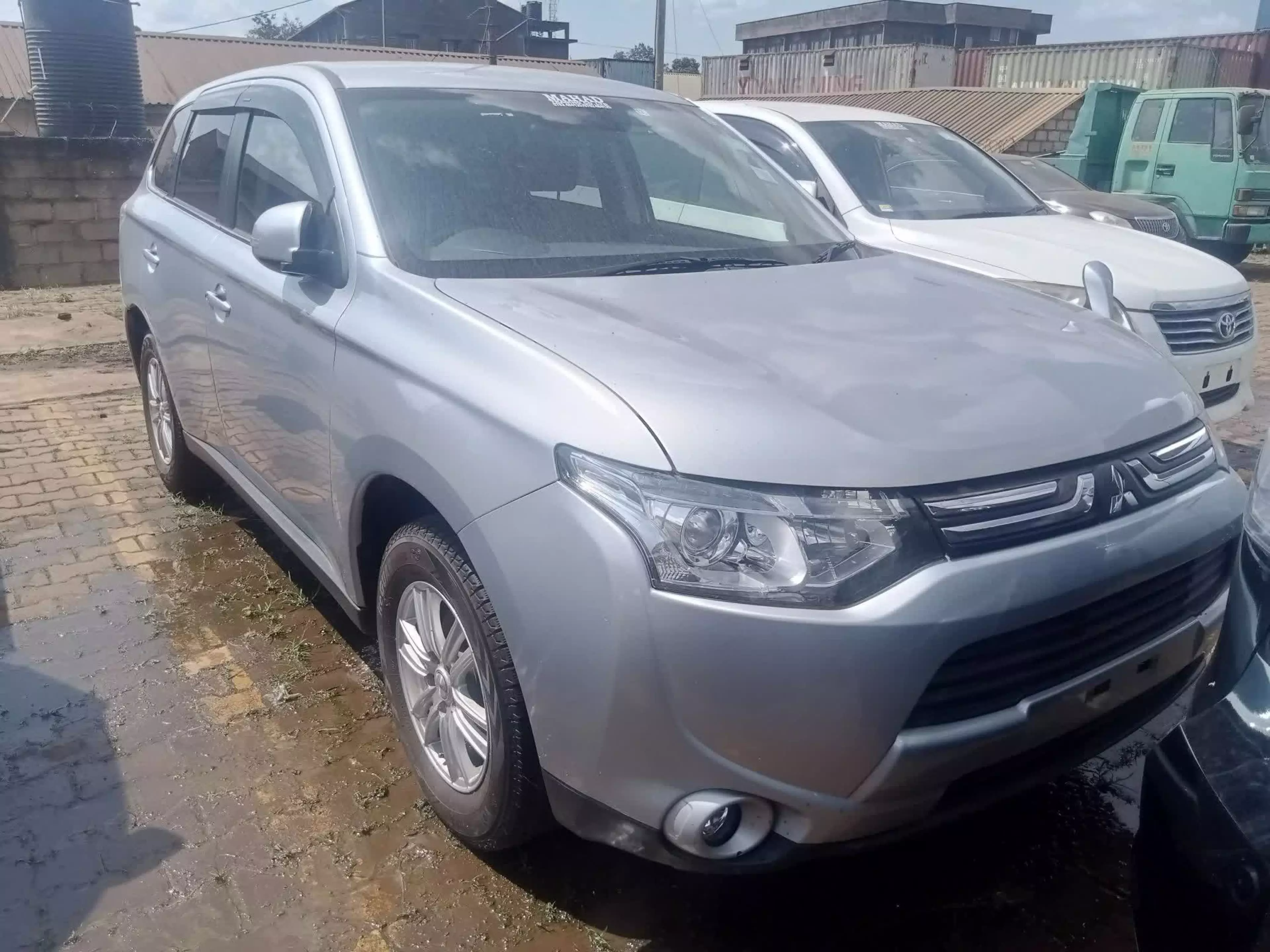 Mitsubishi OUTLANDER - 2016