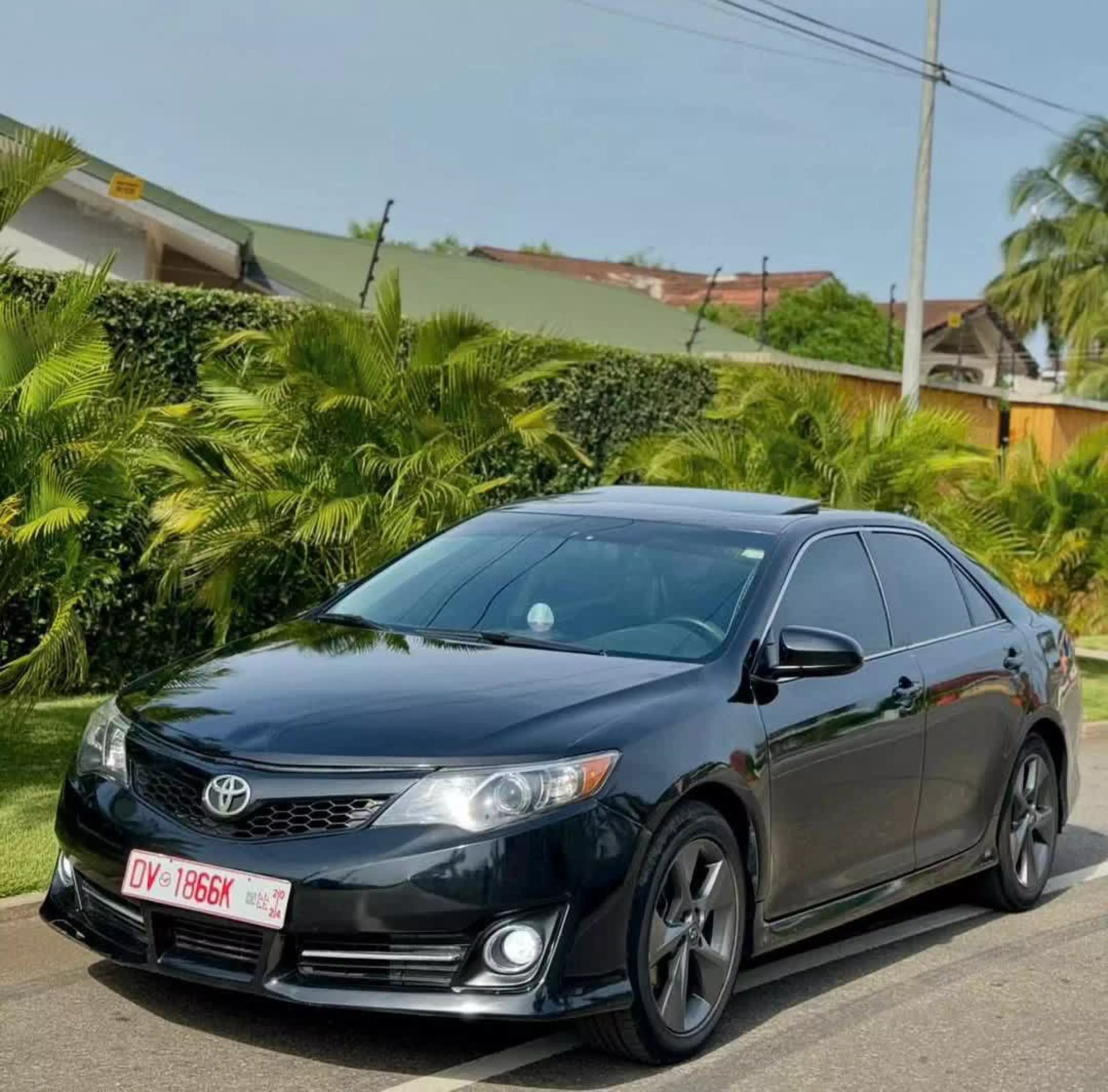 Toyota Camry  - 2014