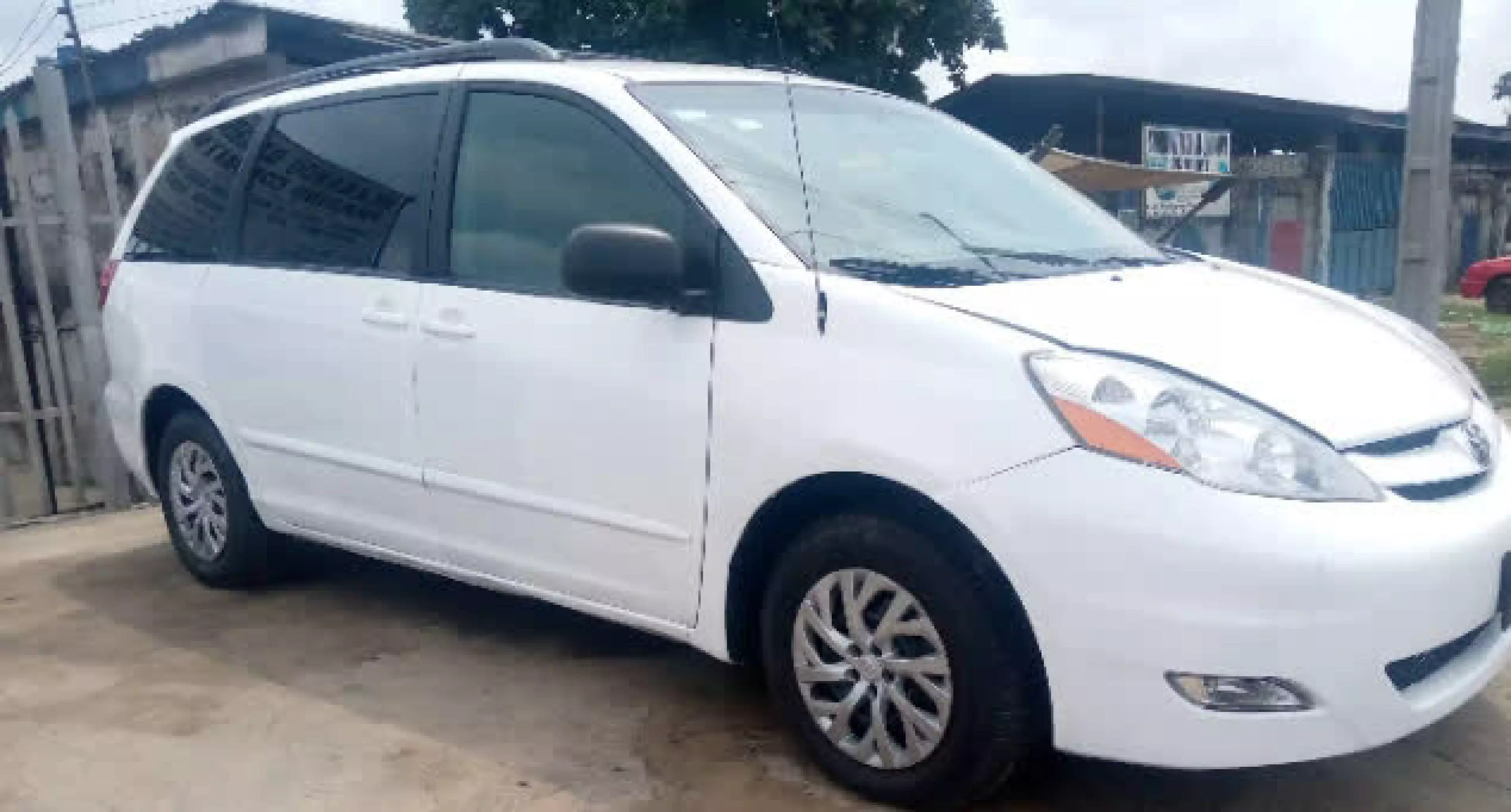 Toyota Sienna  - 2009