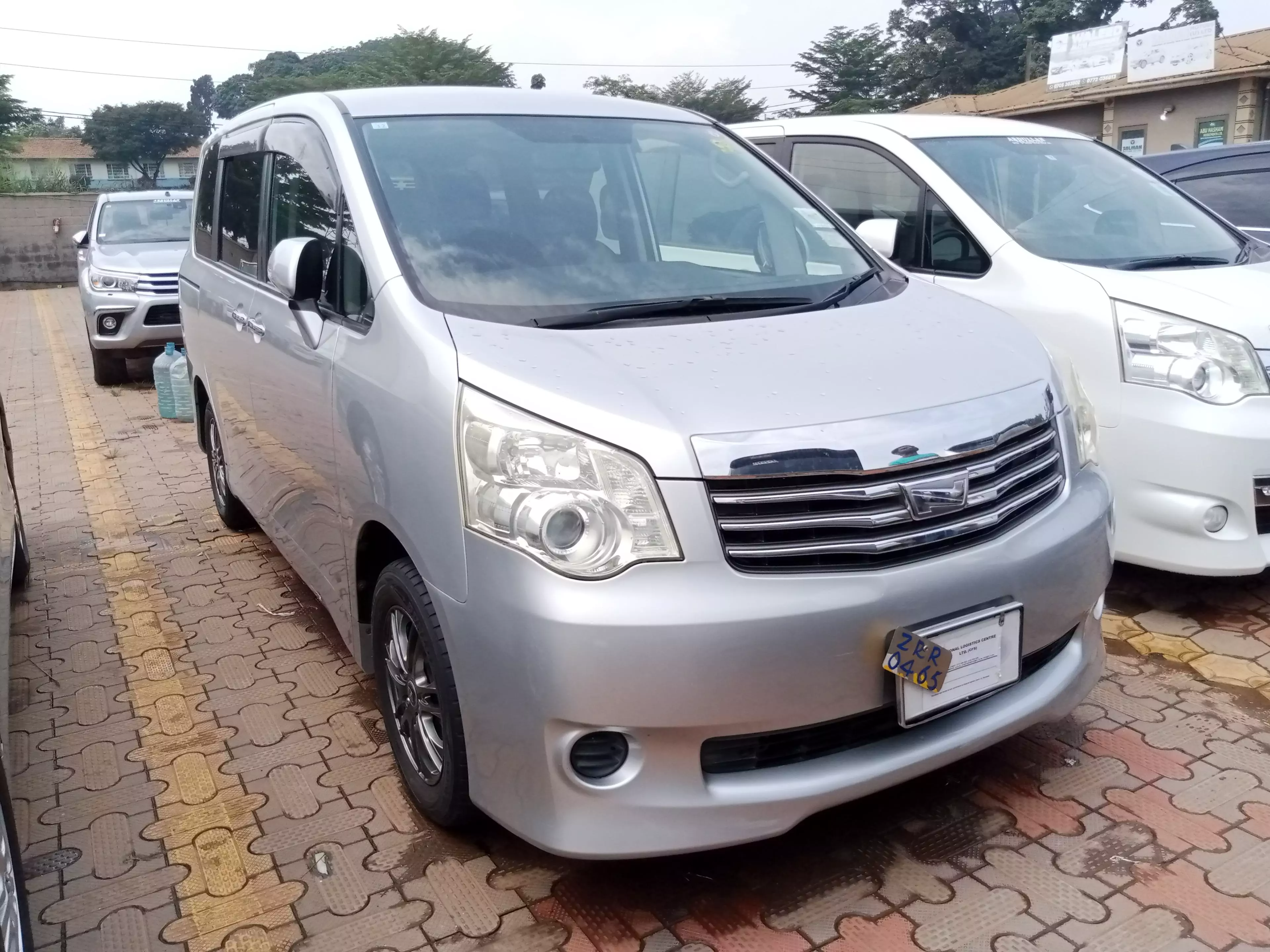 Toyota Noah - 2009