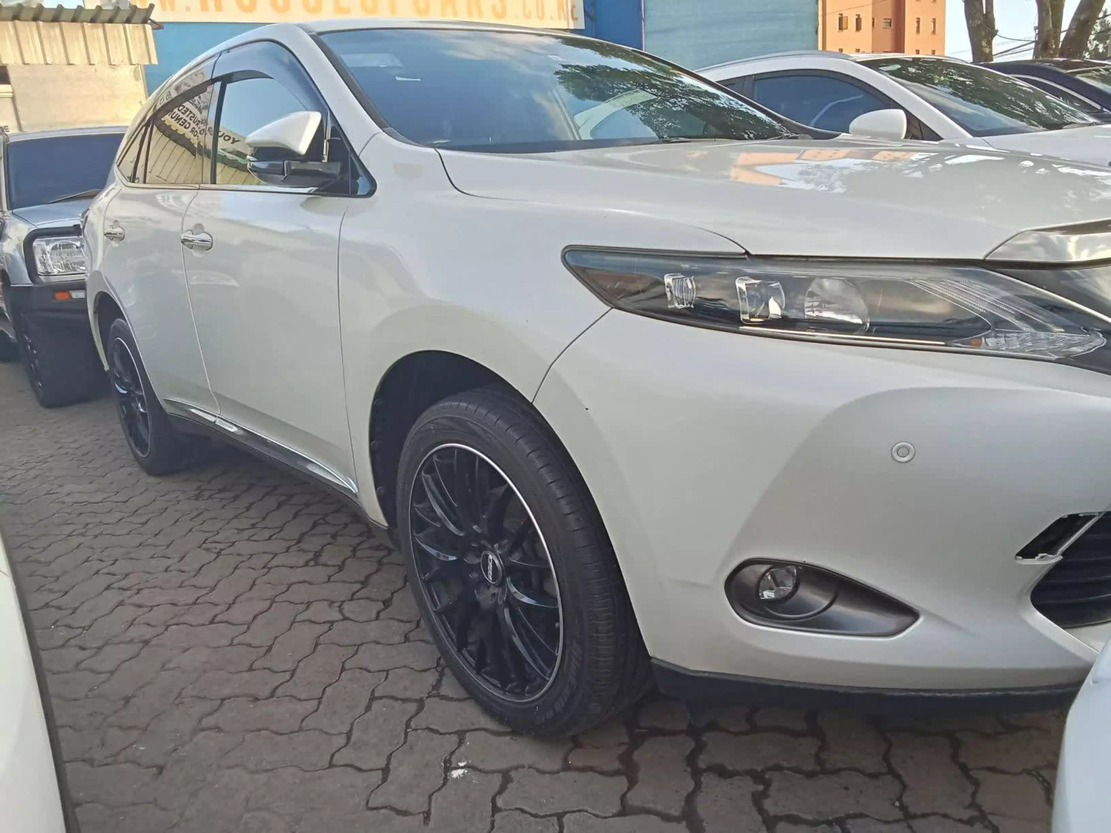 Toyota Harrier  - 2016