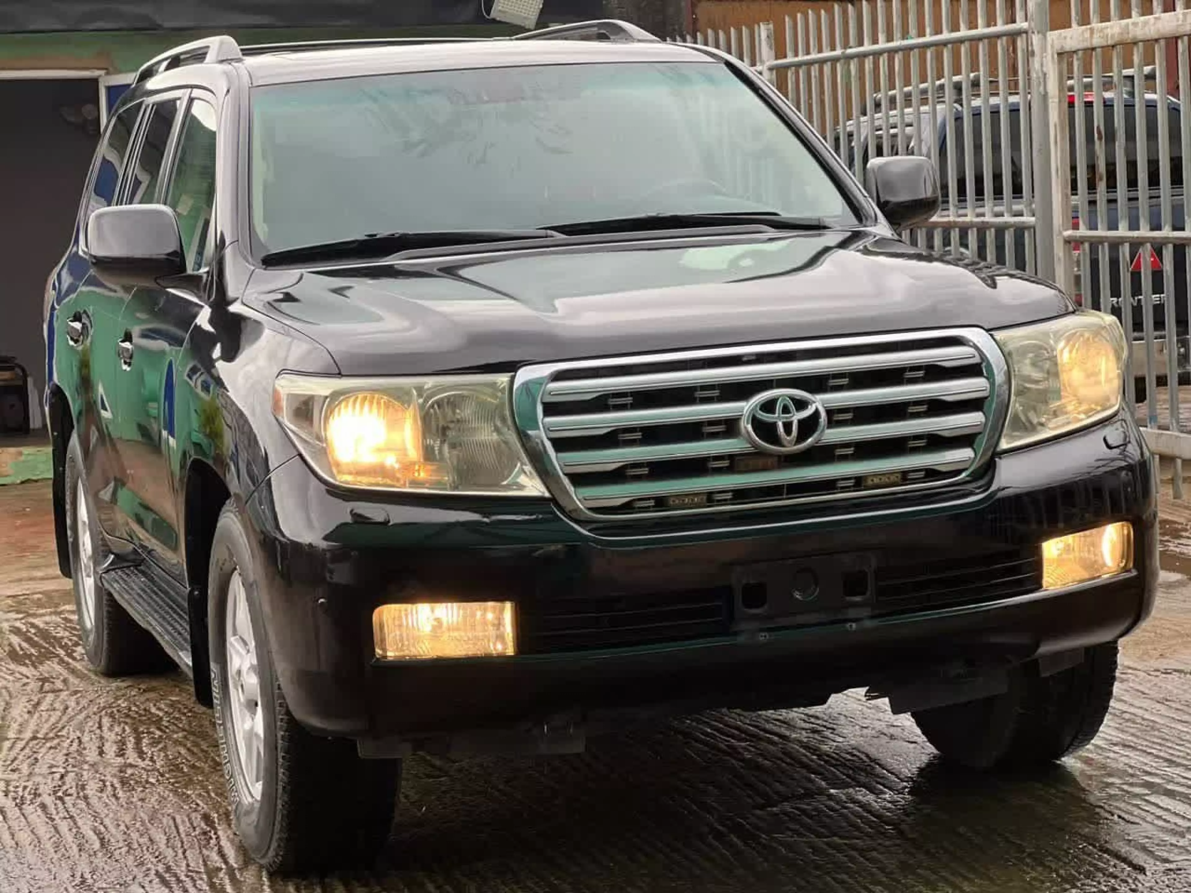 Toyota Land Cruiser - 2010