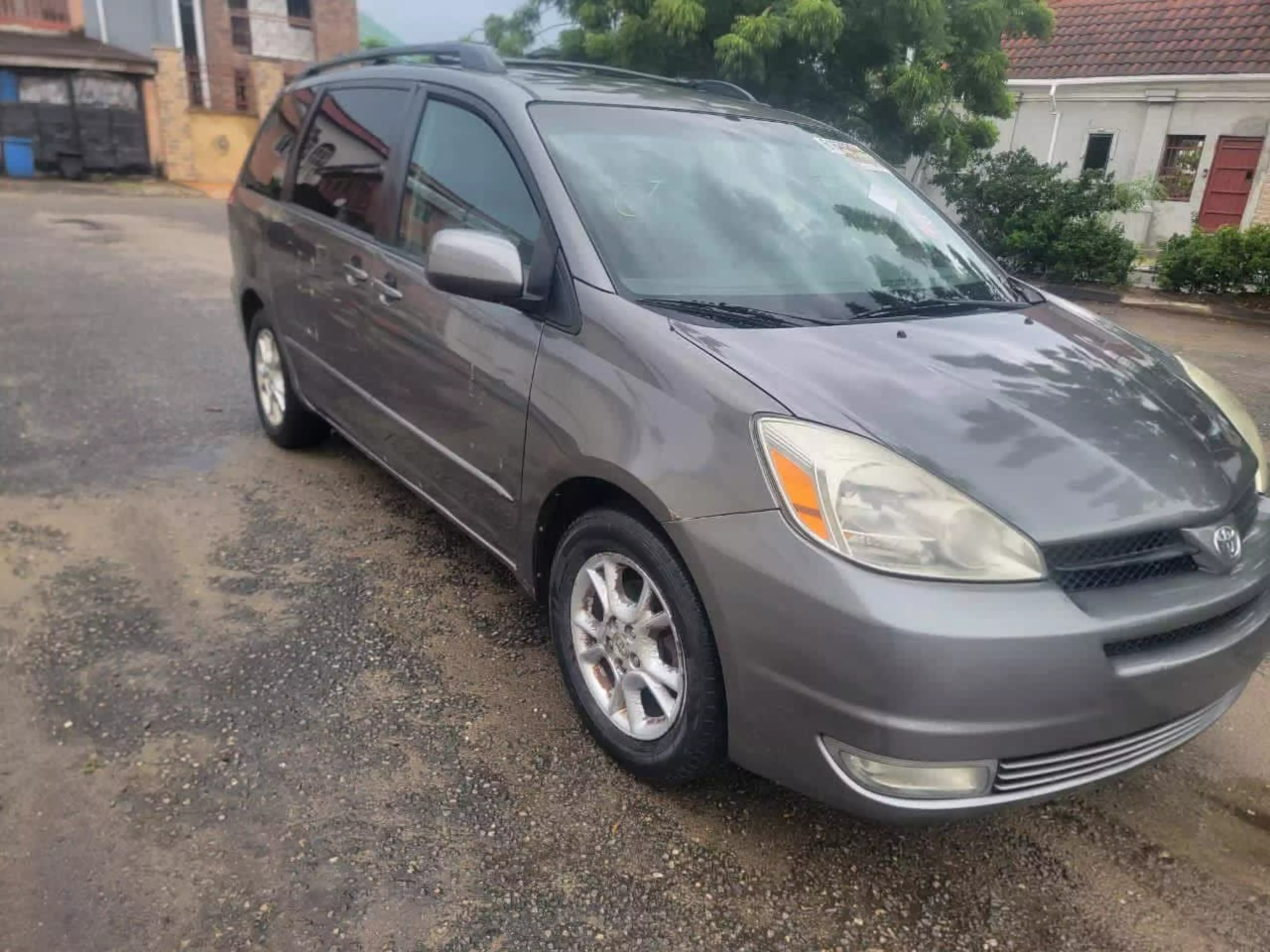 Toyota Sienna  - 2005