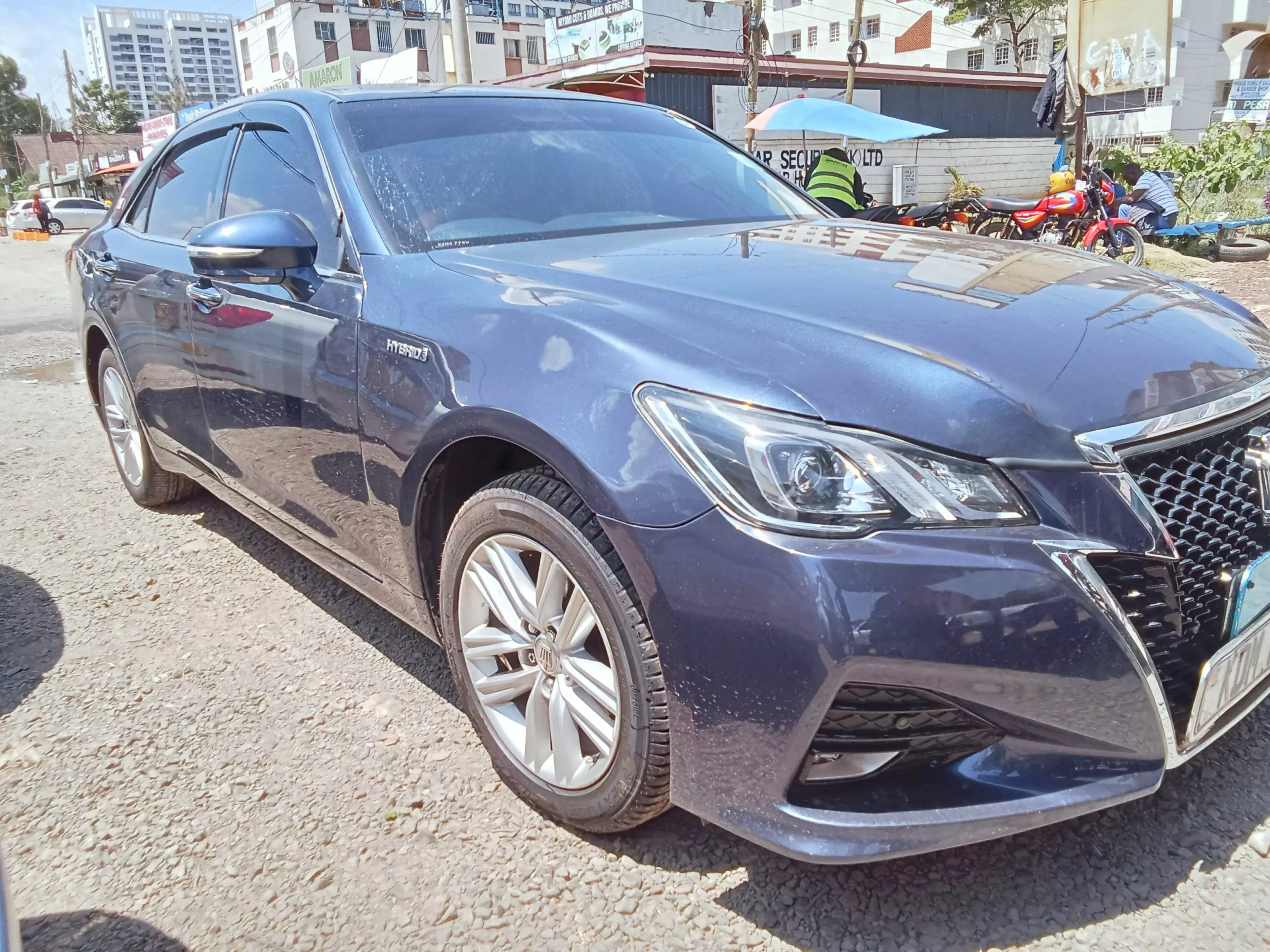 Toyota Crown Athlete G Hybrid - 2016